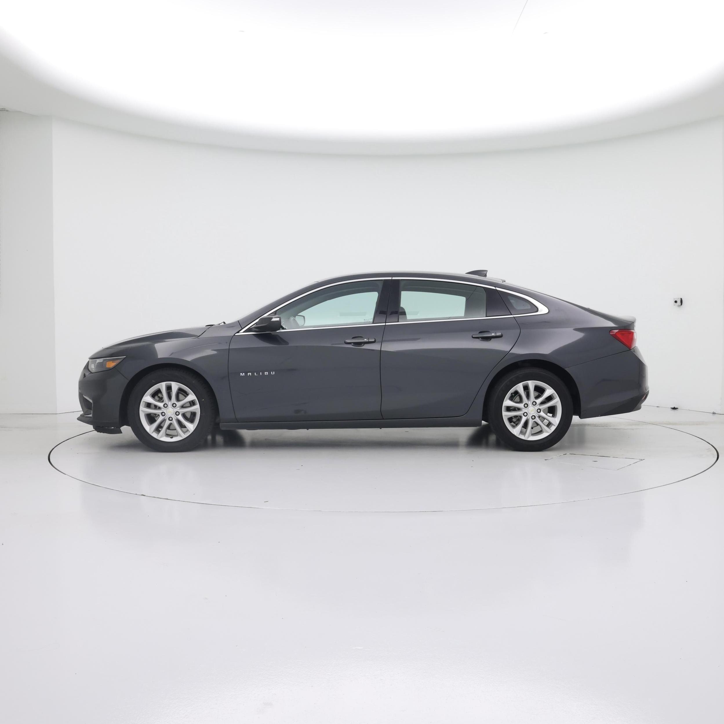 Thumbnail: 2018 Chevrolet Malibu - 3
