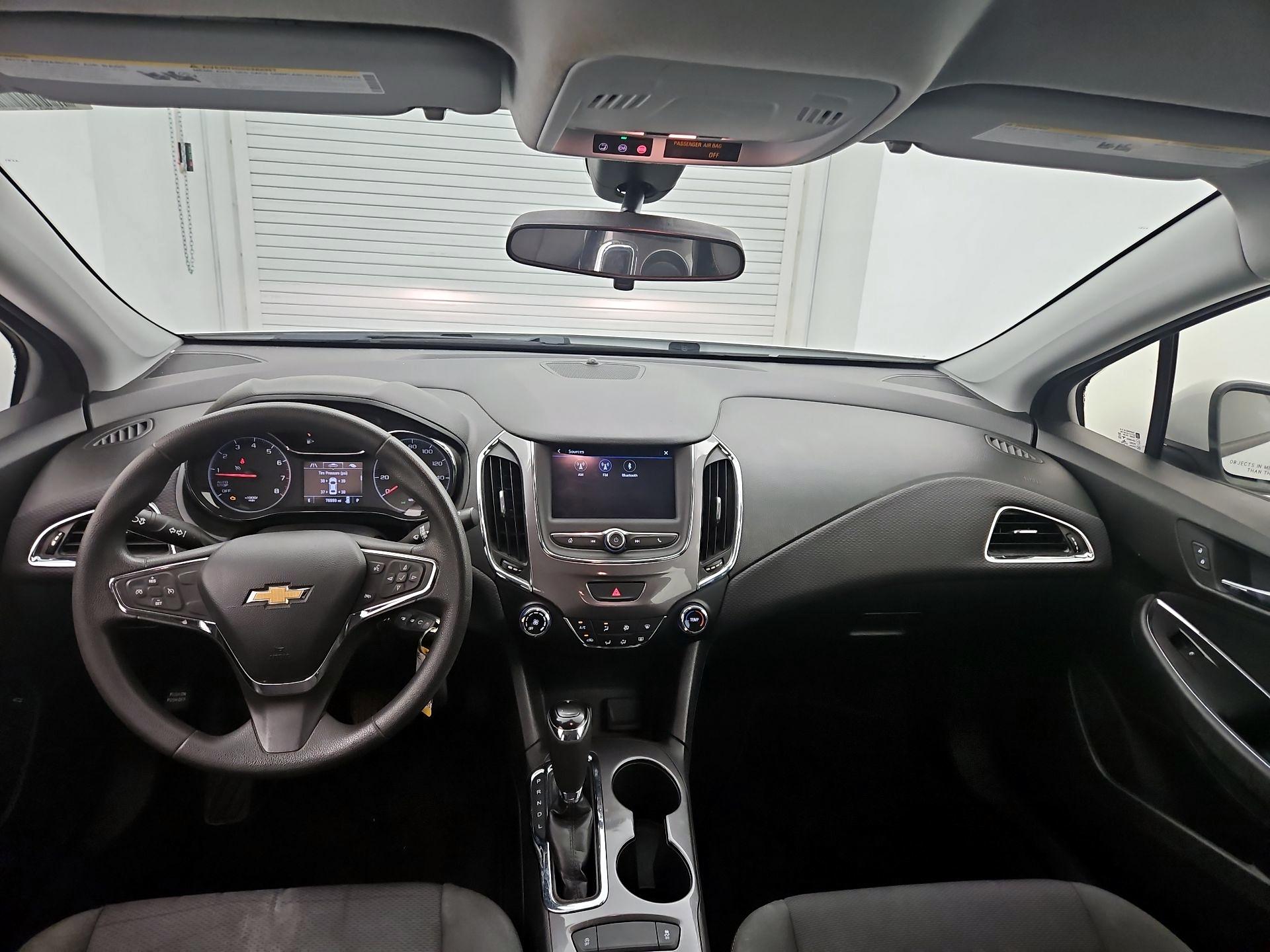 Thumbnail: 2019 Chevrolet Cruze - 9