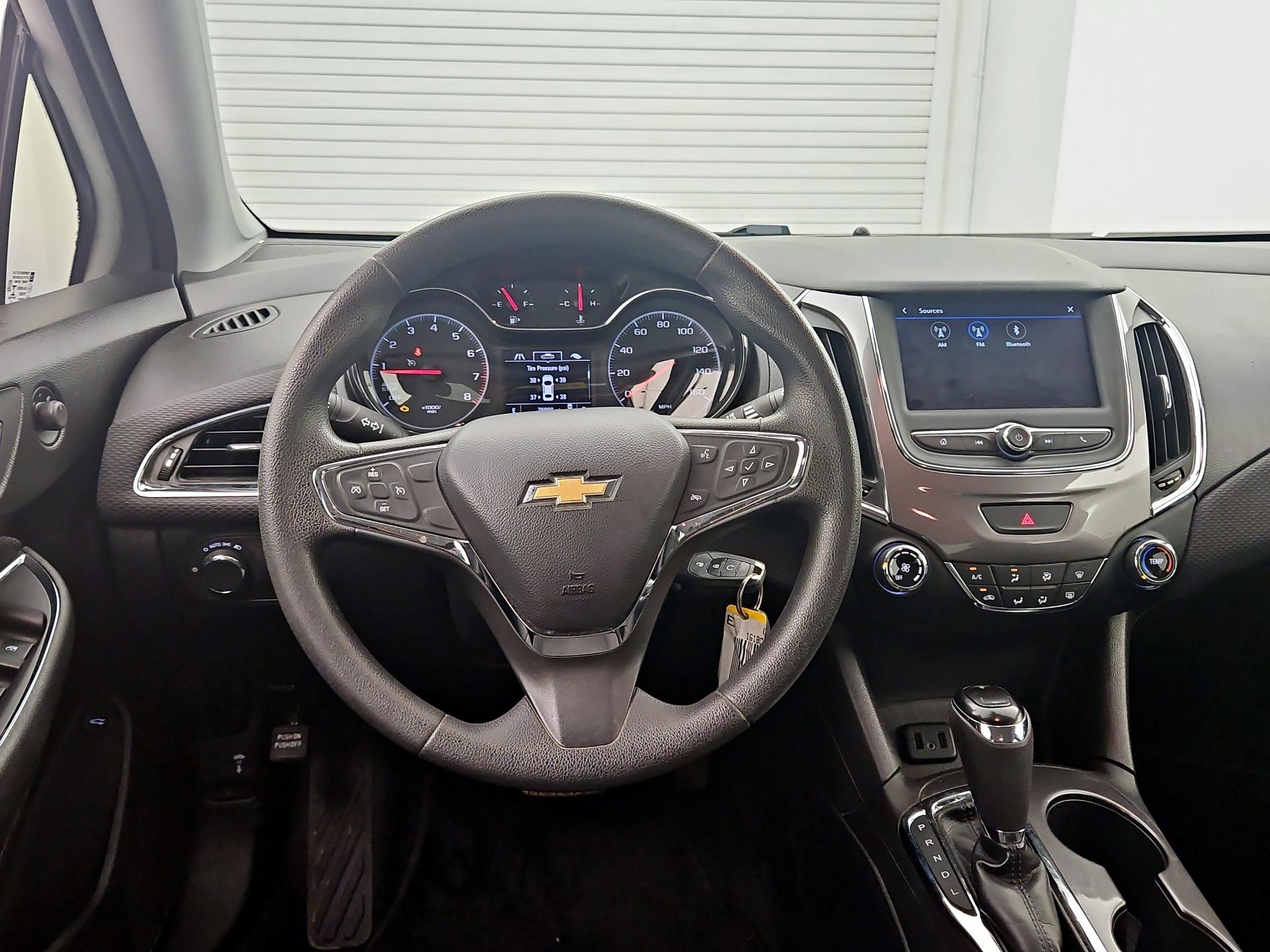 Thumbnail: 2019 Chevrolet Cruze - 10