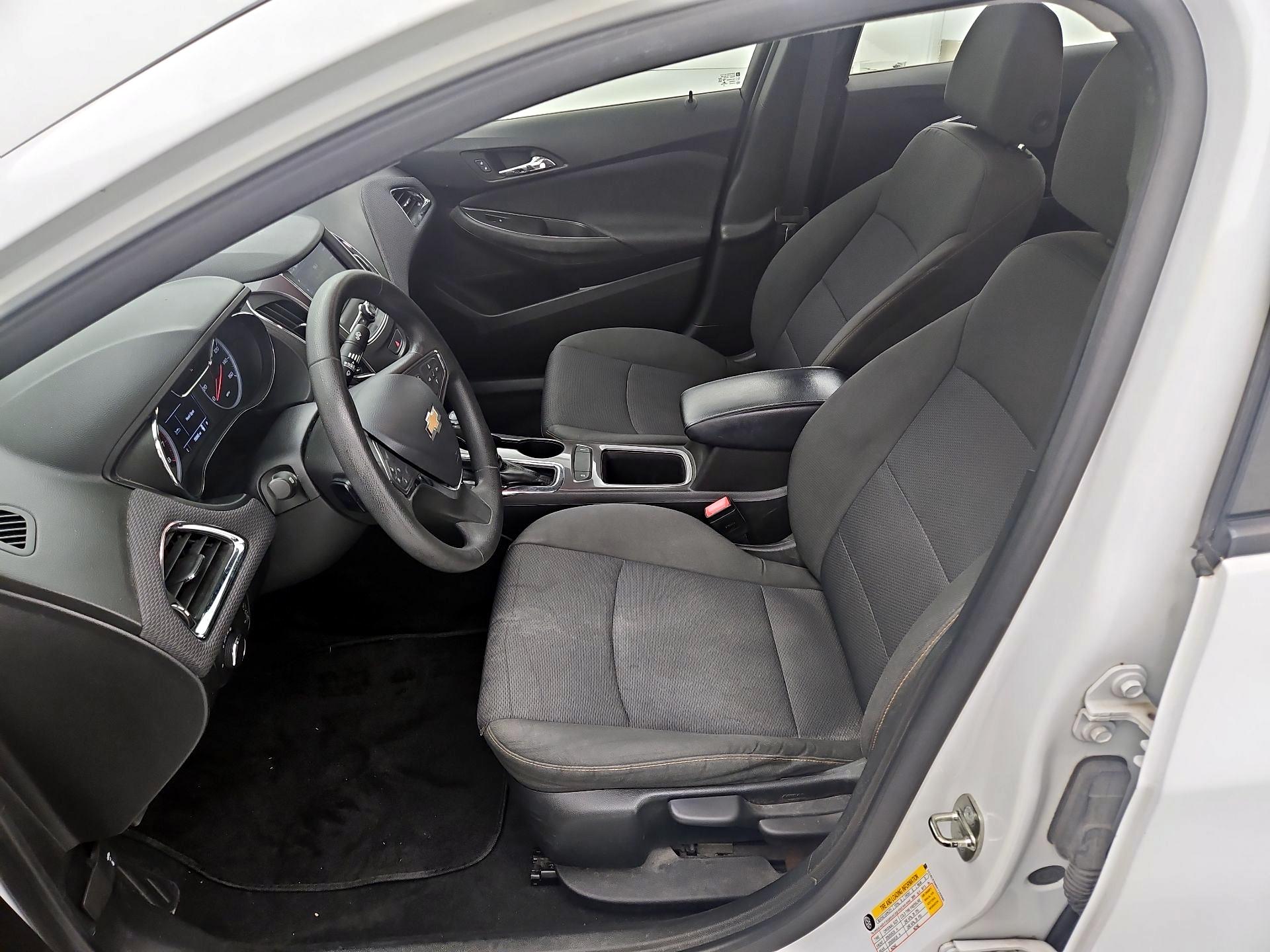 Thumbnail: 2019 Chevrolet Cruze - 11