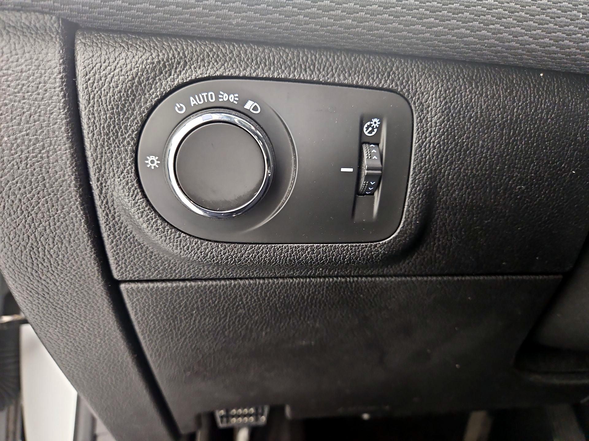 Thumbnail: 2019 Chevrolet Cruze - 13