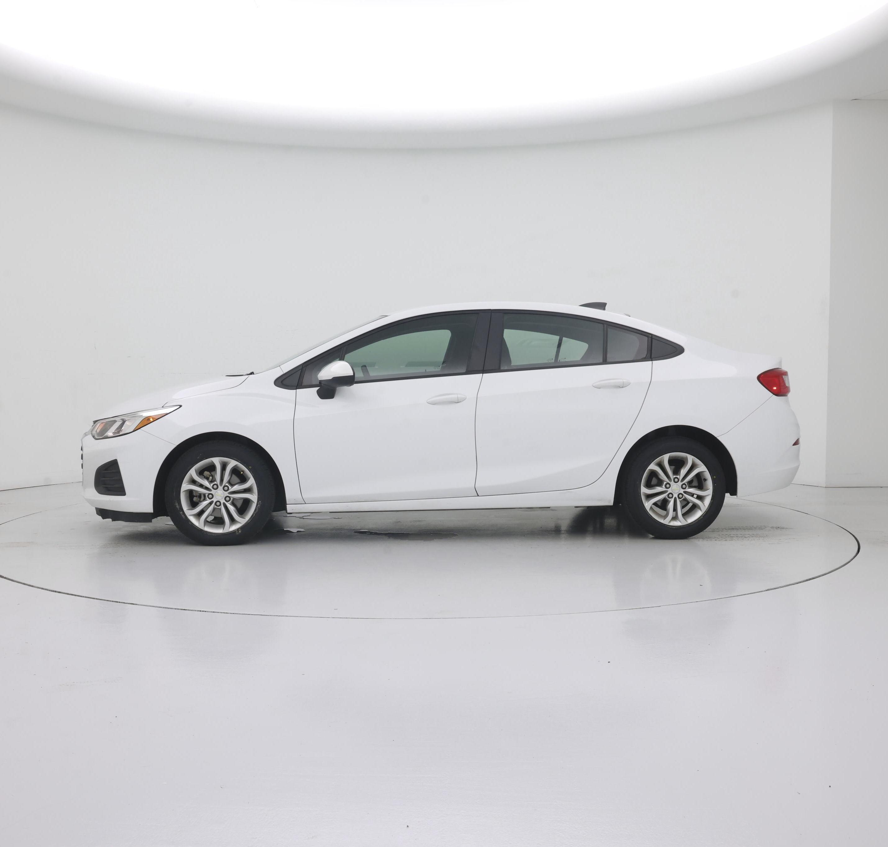 Thumbnail: 2019 Chevrolet Cruze - 3