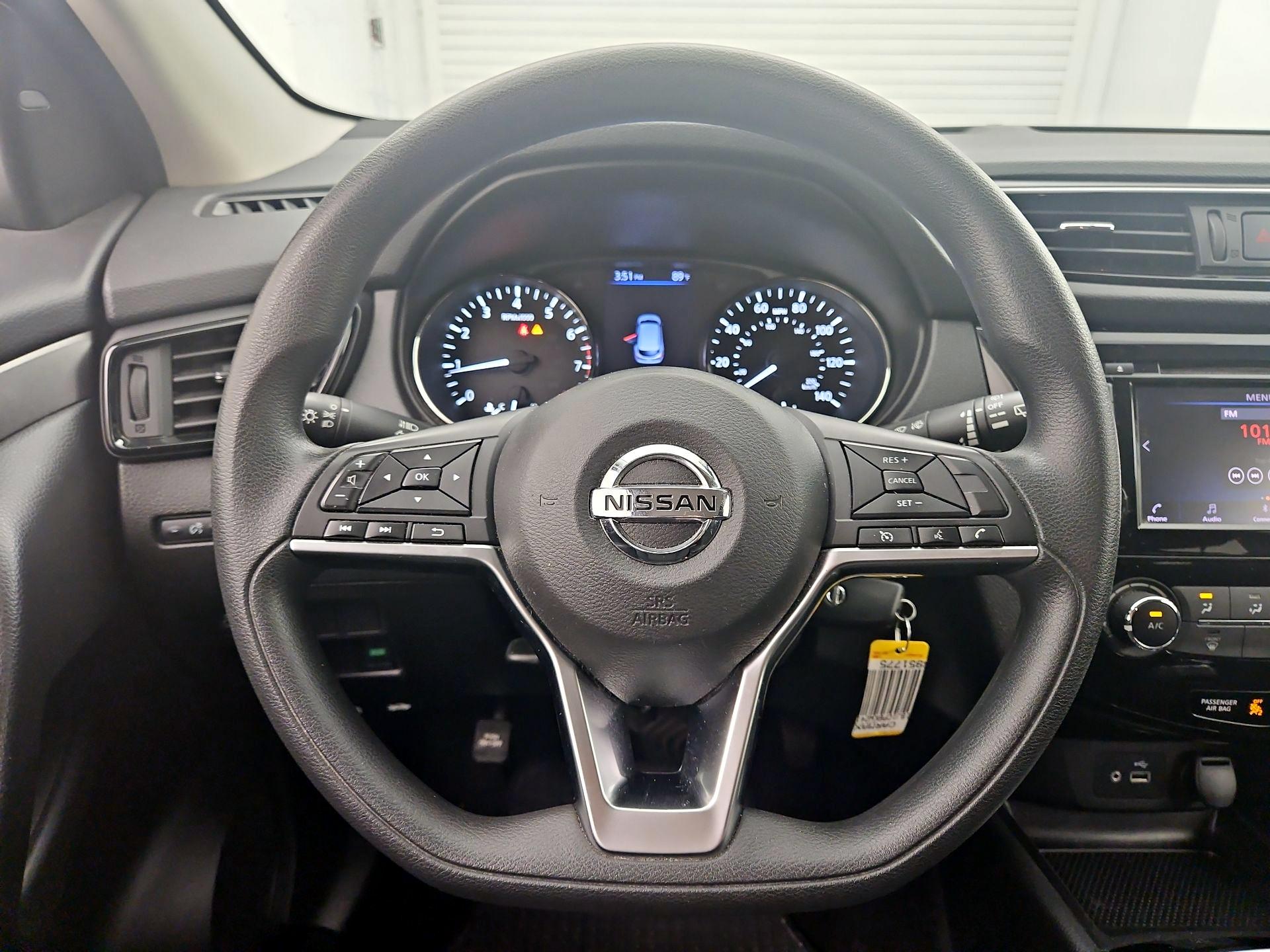Thumbnail: 2019 Nissan Rogue Sport - 10