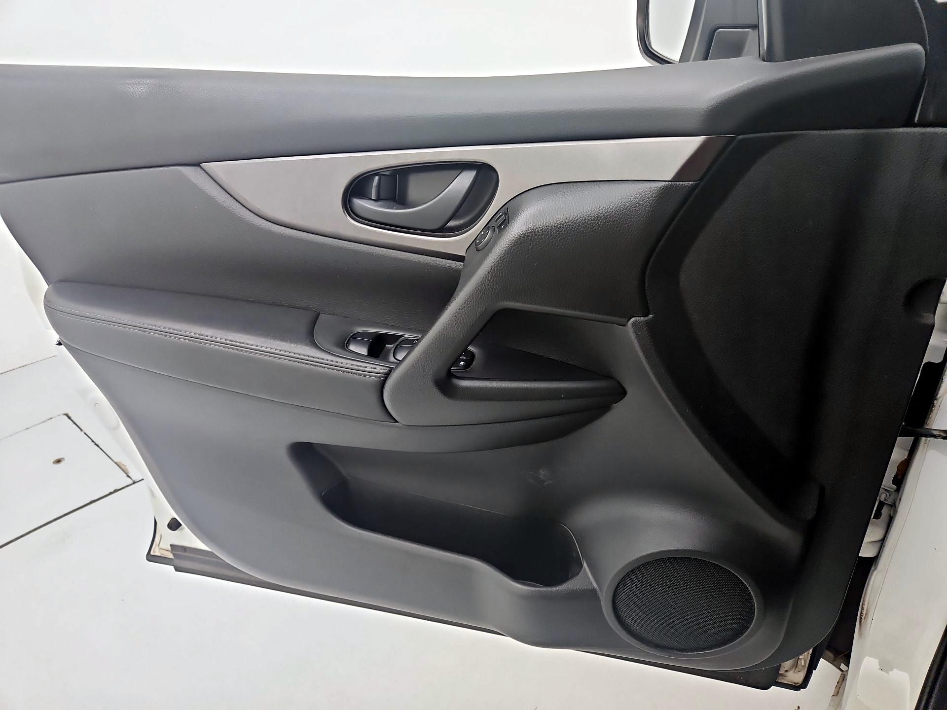 Thumbnail: 2019 Nissan Rogue Sport - 12
