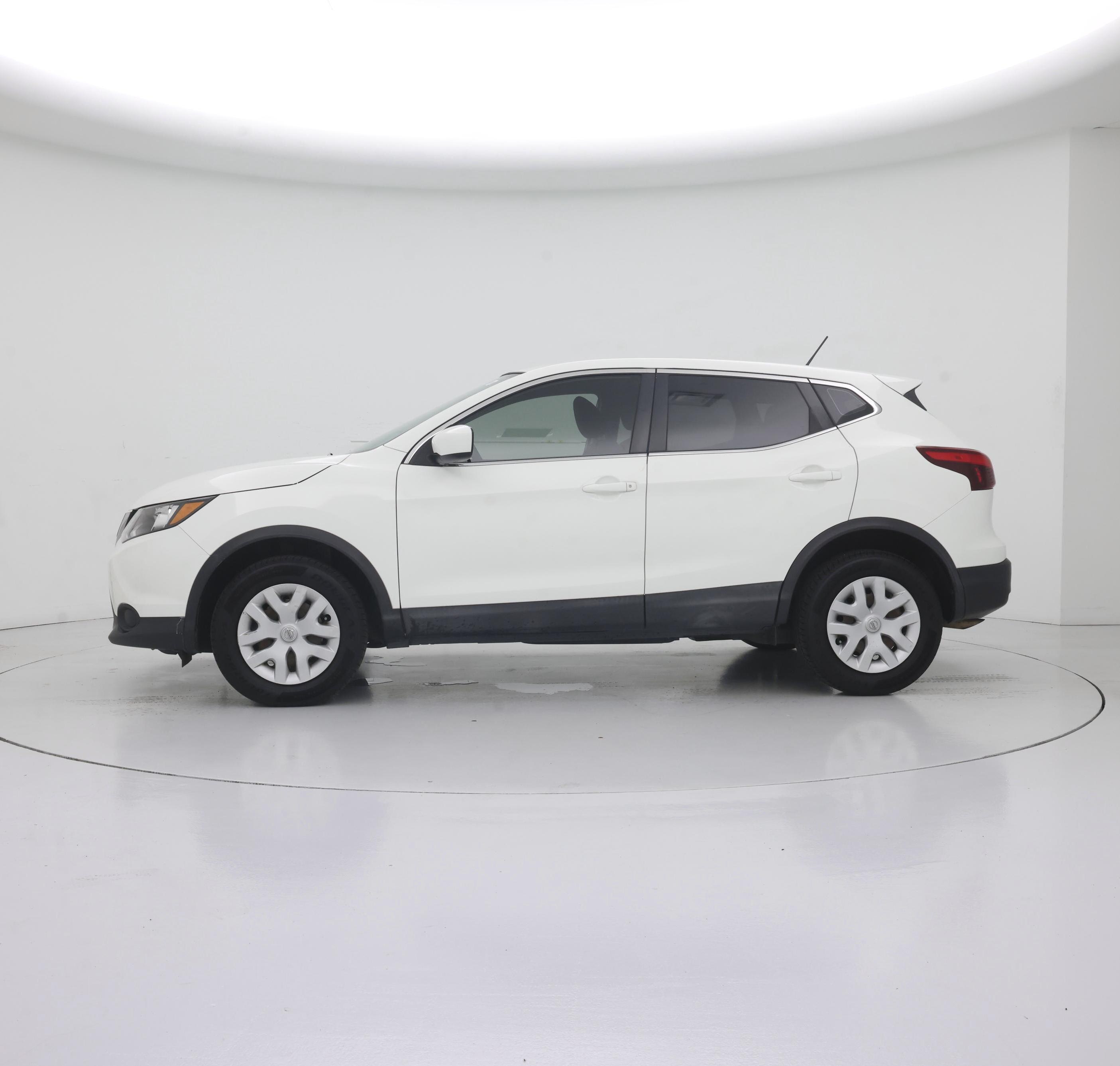Thumbnail: 2019 Nissan Rogue Sport - 3