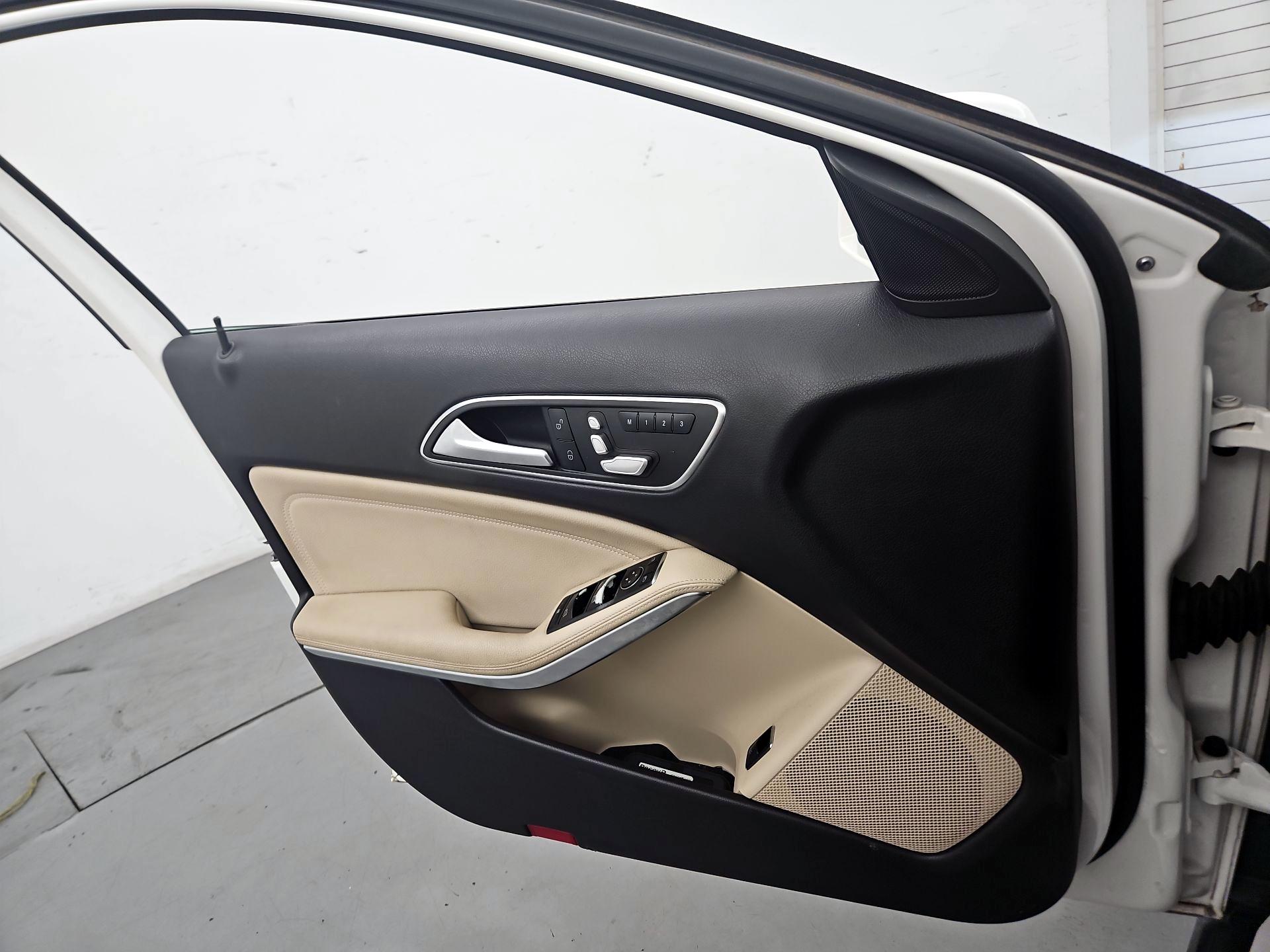 Thumbnail: 2019 Mercedes-Benz GLA - 12