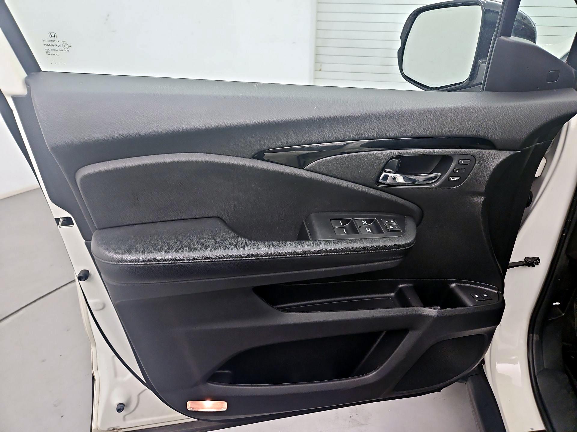 Thumbnail: 2019 Honda Passport - 12