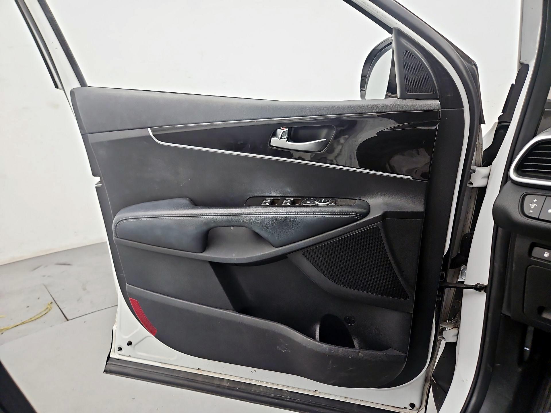 Thumbnail: 2019 Kia Sorento - 12