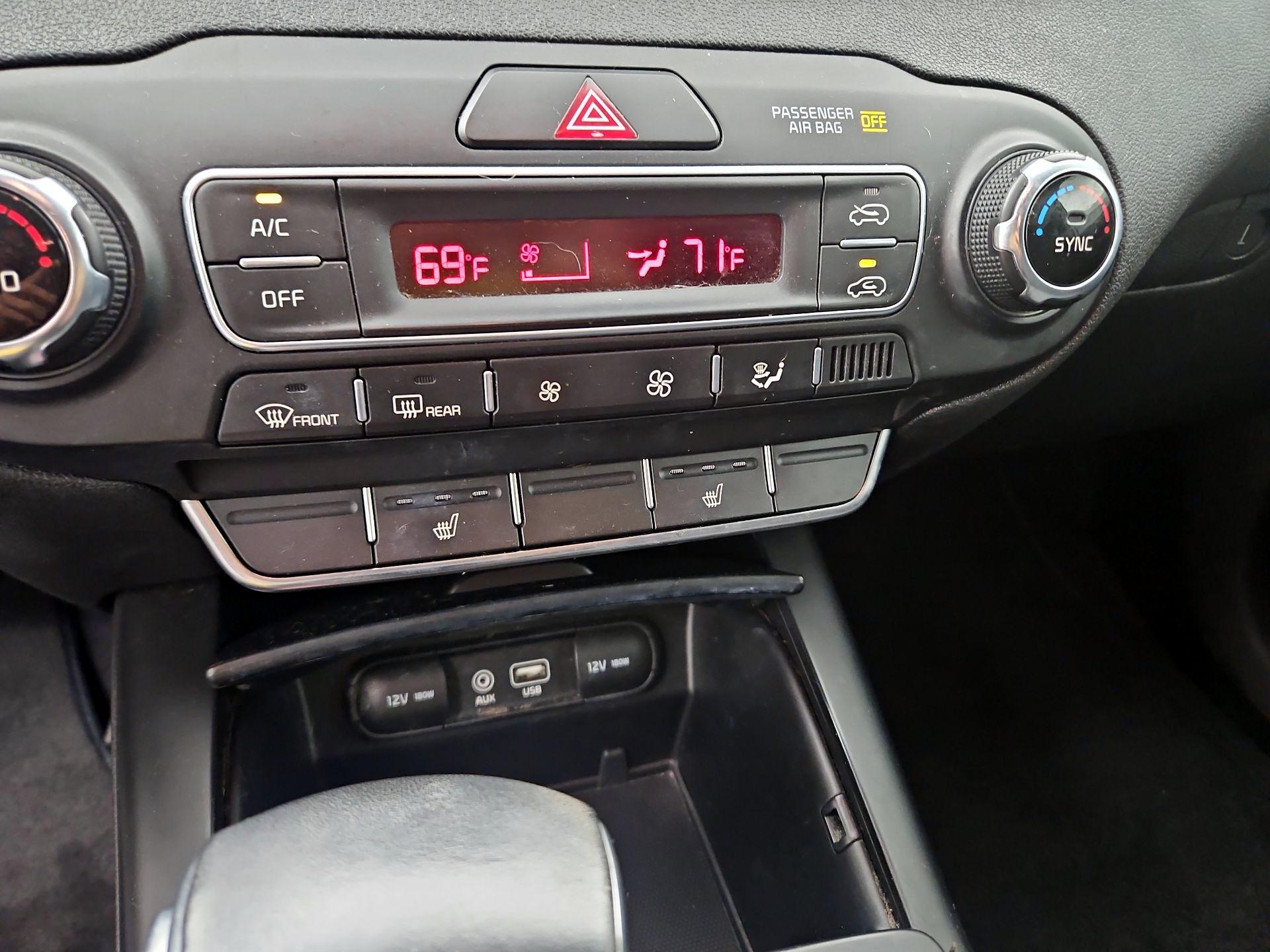 Thumbnail: 2019 Kia Sorento - 16