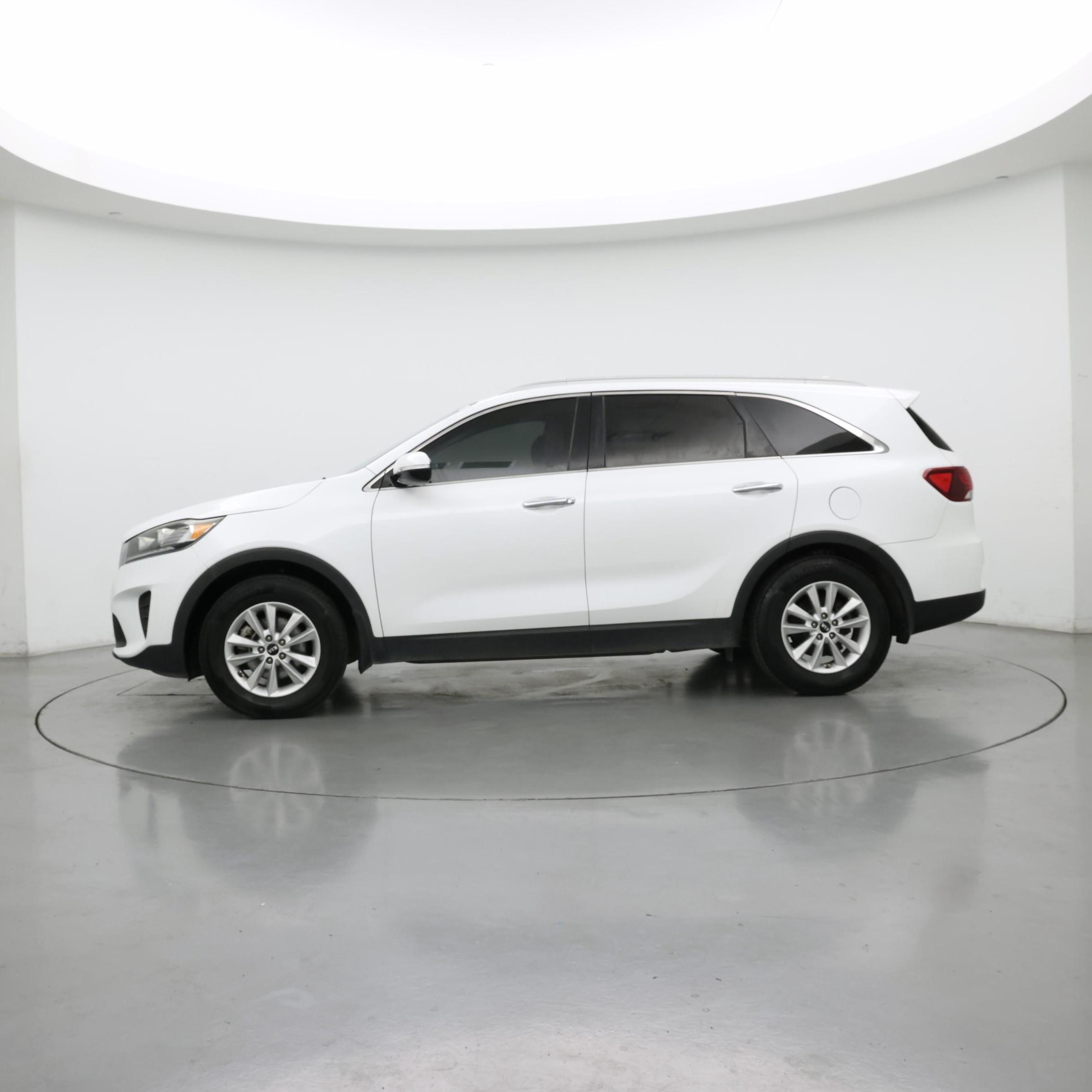 Thumbnail: 2019 Kia Sorento - 3