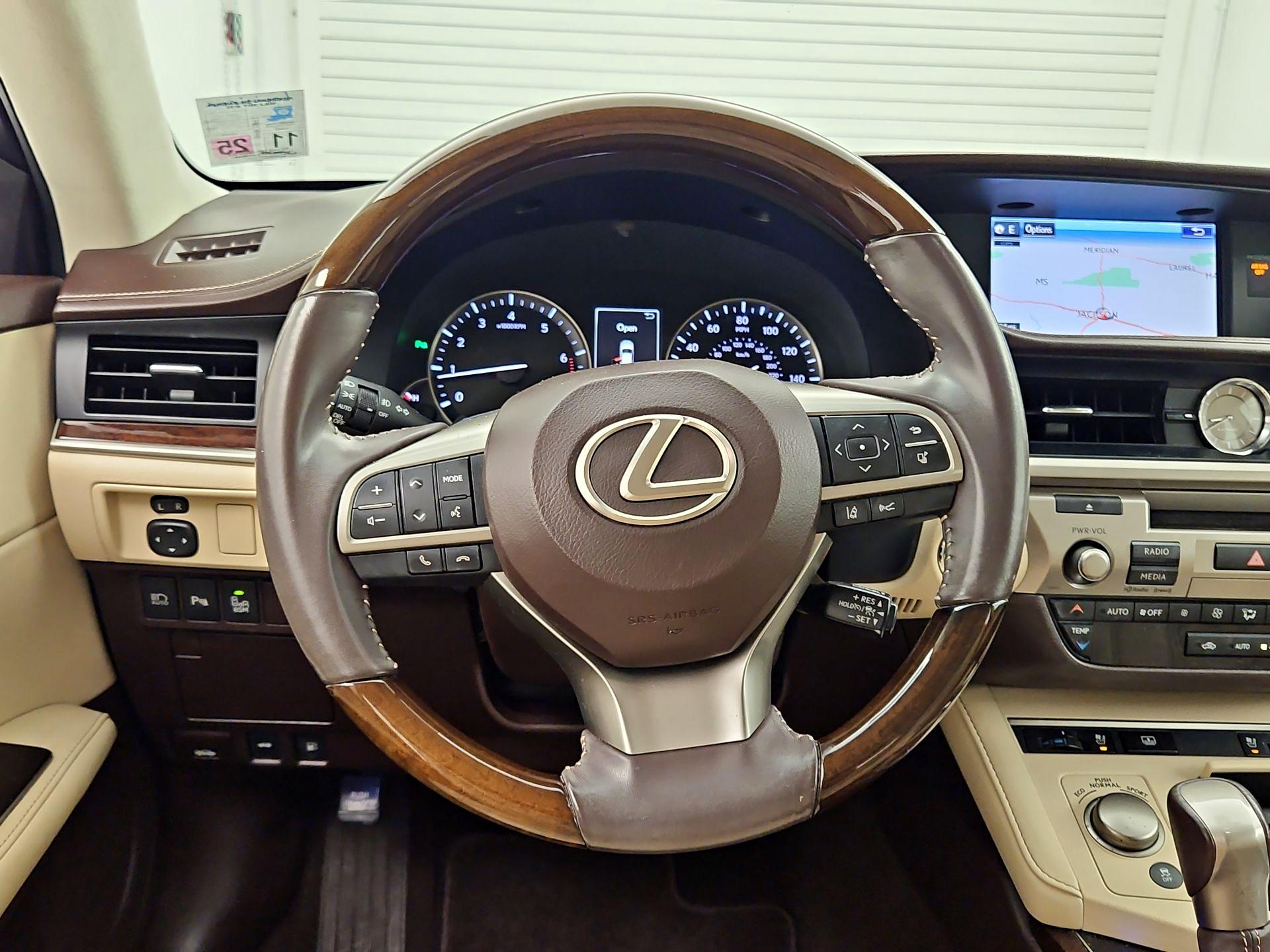 Thumbnail: 2016 Lexus ES - 10