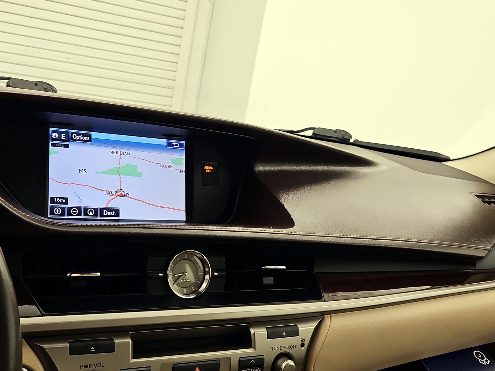 Thumbnail: 2016 Lexus ES - 14