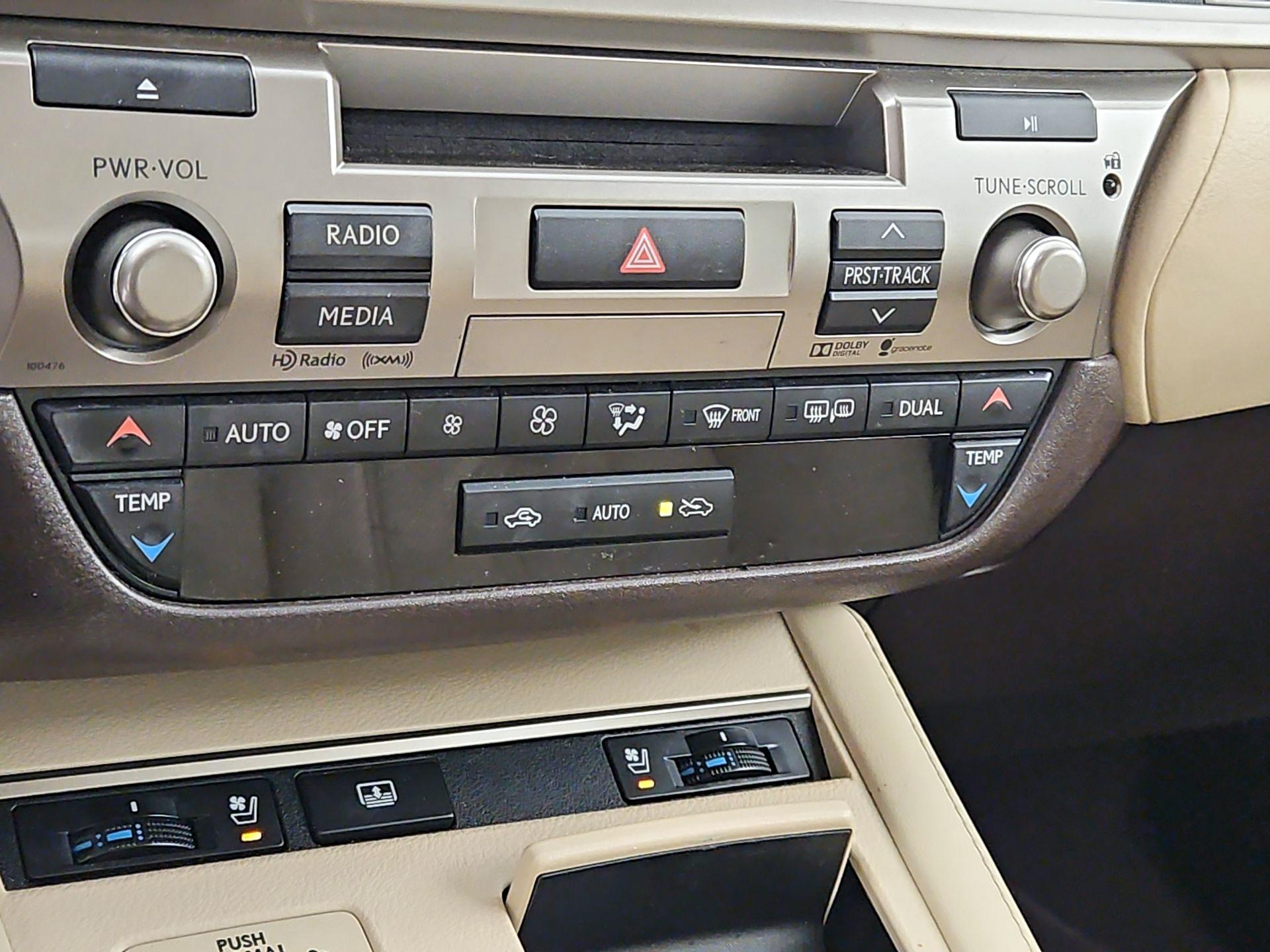Thumbnail: 2016 Lexus ES - 17