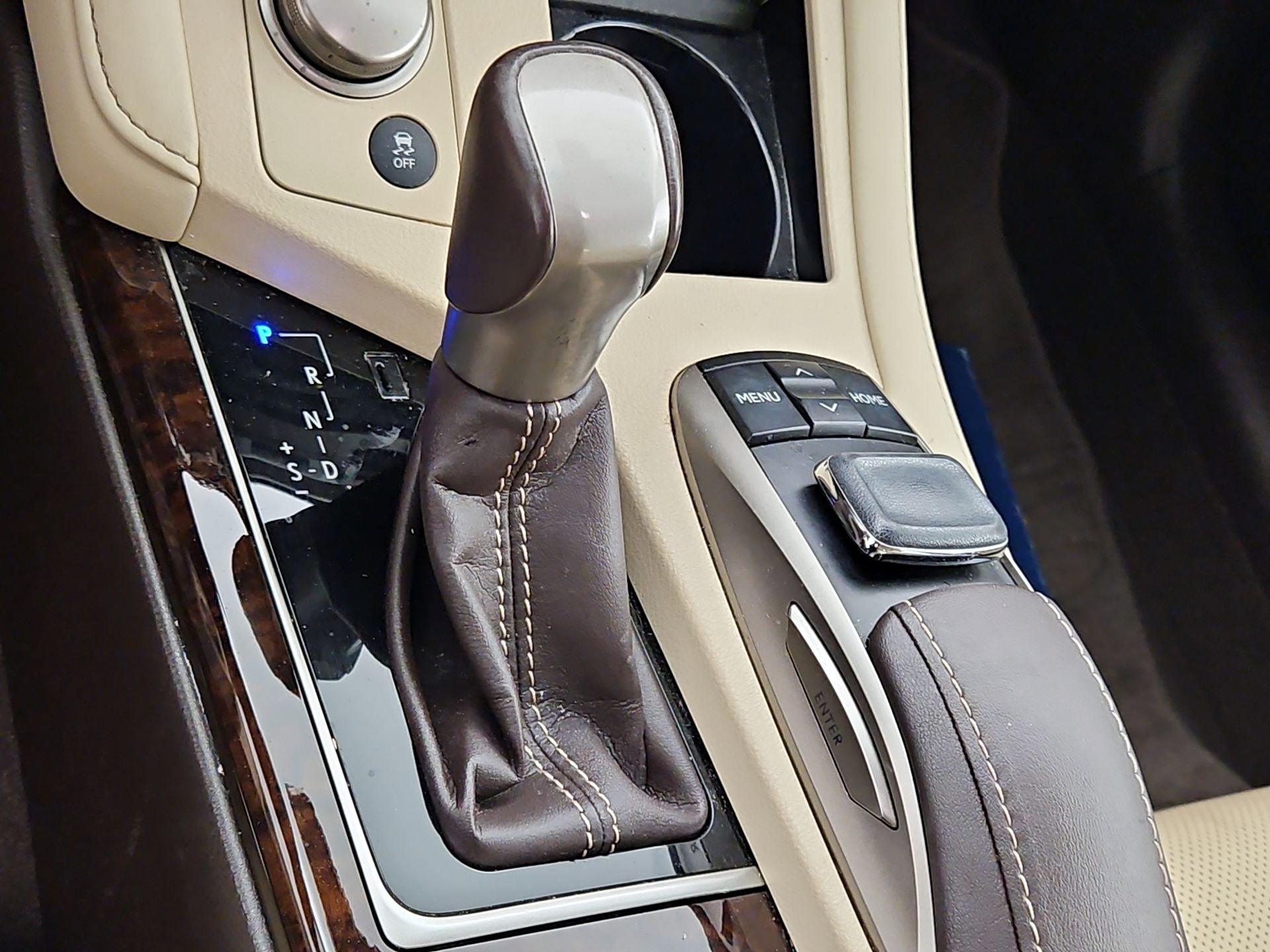 Thumbnail: 2016 Lexus ES - 18