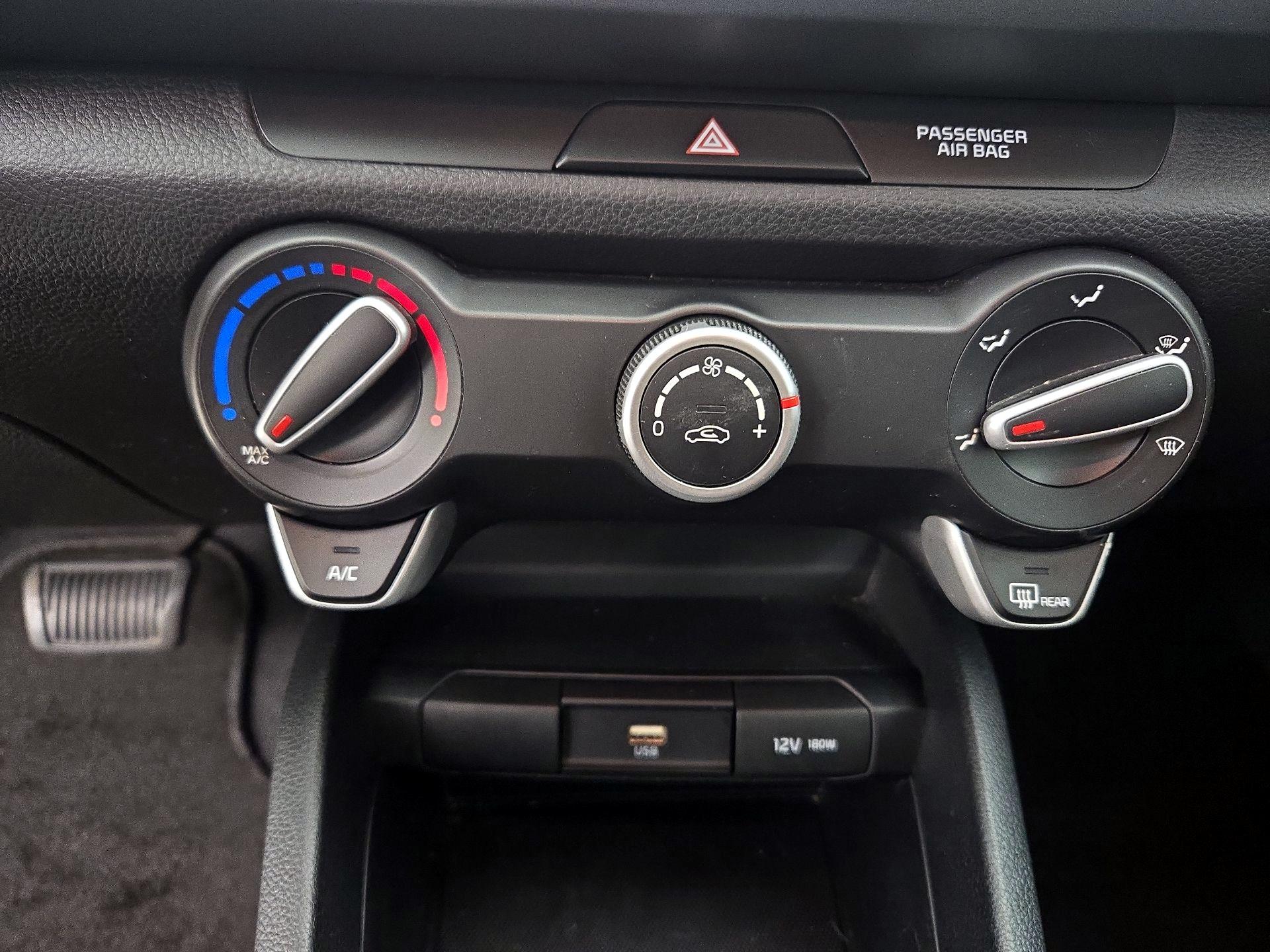 Thumbnail: 2022 Kia Rio - 16