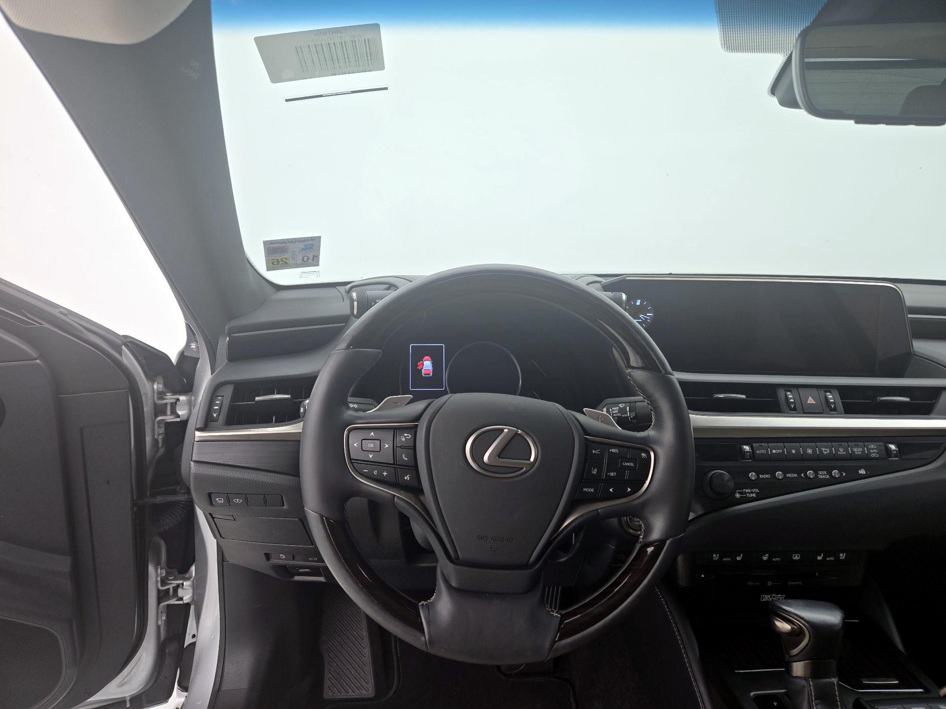 Thumbnail: 2019 Lexus ES - 10