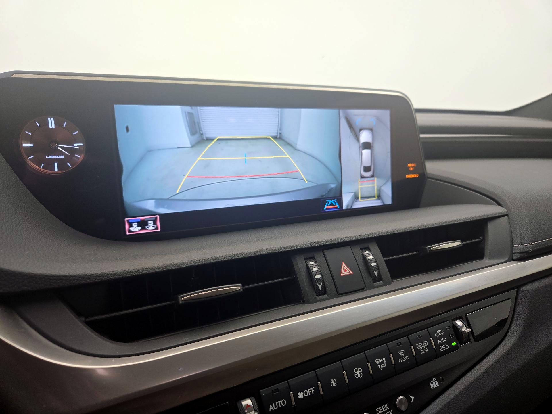 Thumbnail: 2019 Lexus ES - 15
