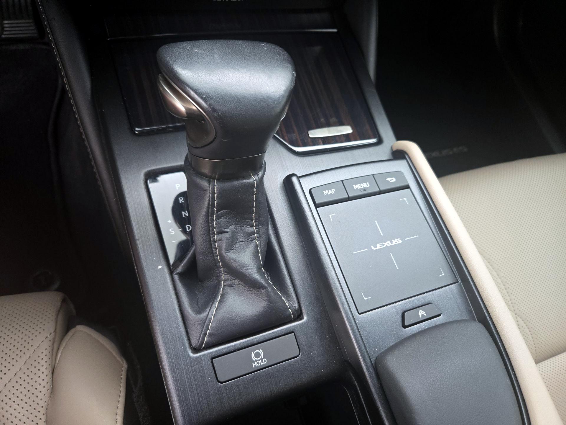 Thumbnail: 2019 Lexus ES - 18