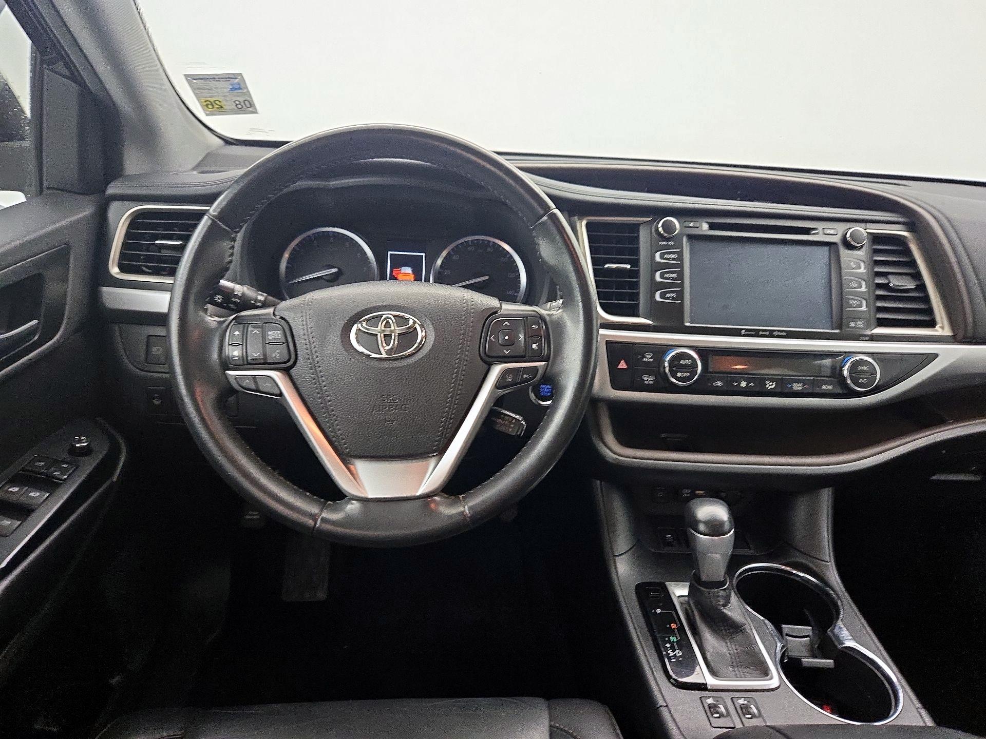 Thumbnail: 2019 Toyota Highlander - 10