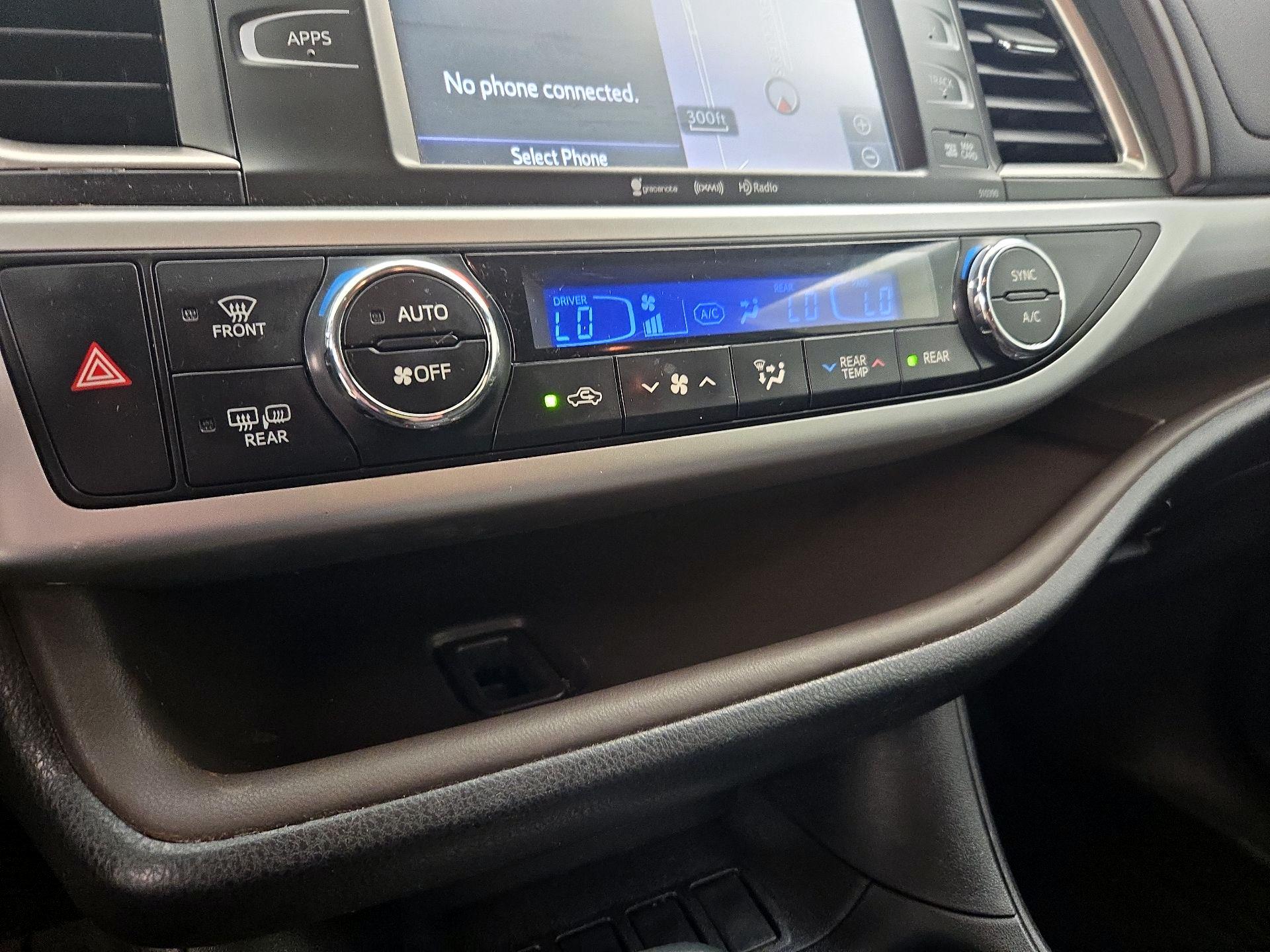 Thumbnail: 2019 Toyota Highlander - 16
