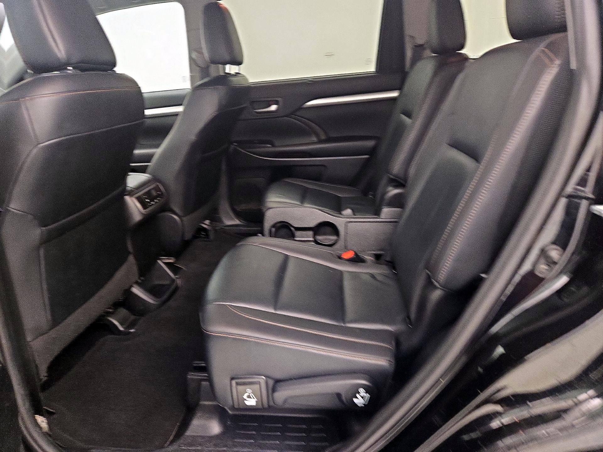 Thumbnail: 2019 Toyota Highlander - 20