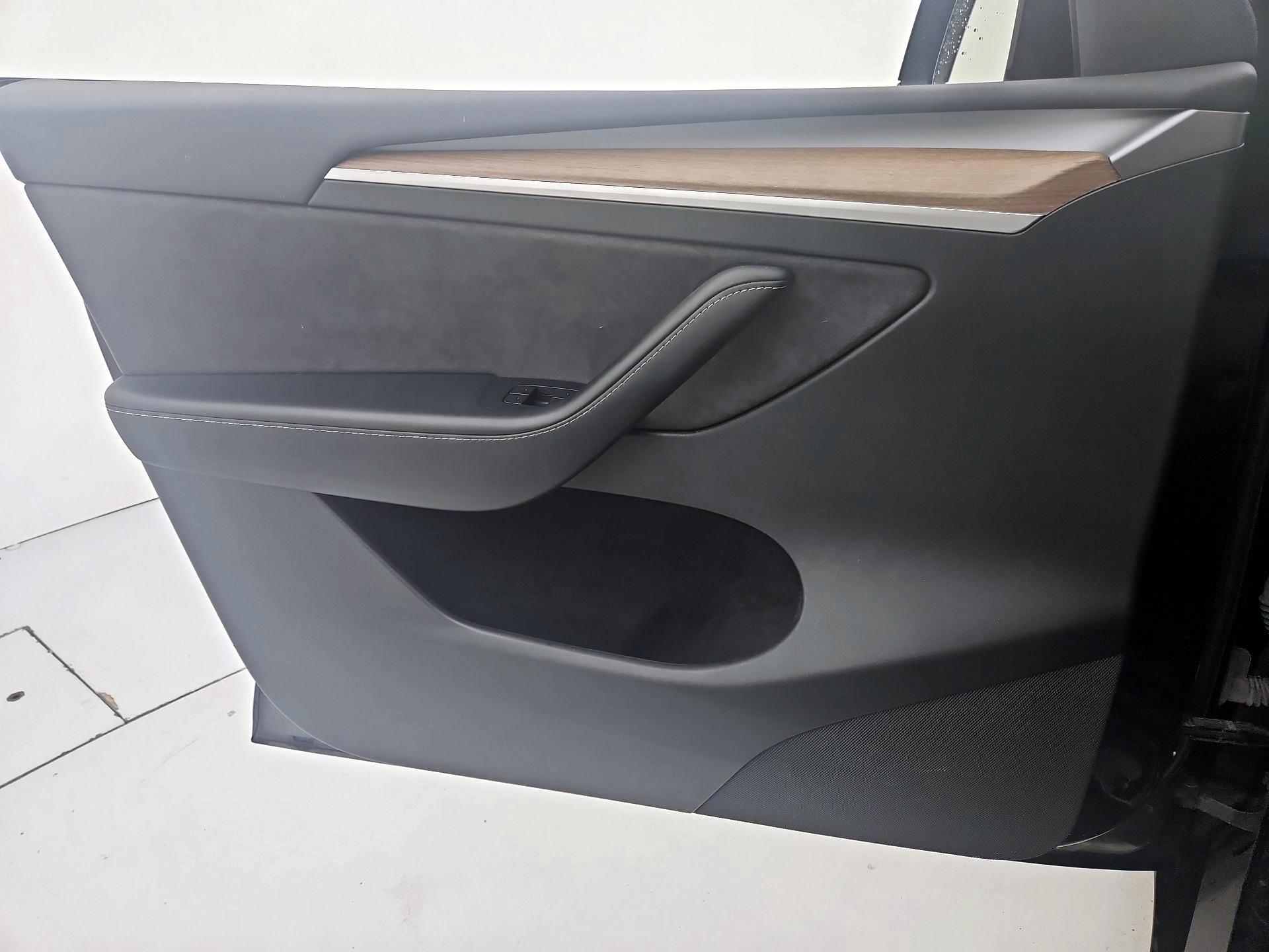 Thumbnail: 2023 Tesla Model Y - 12