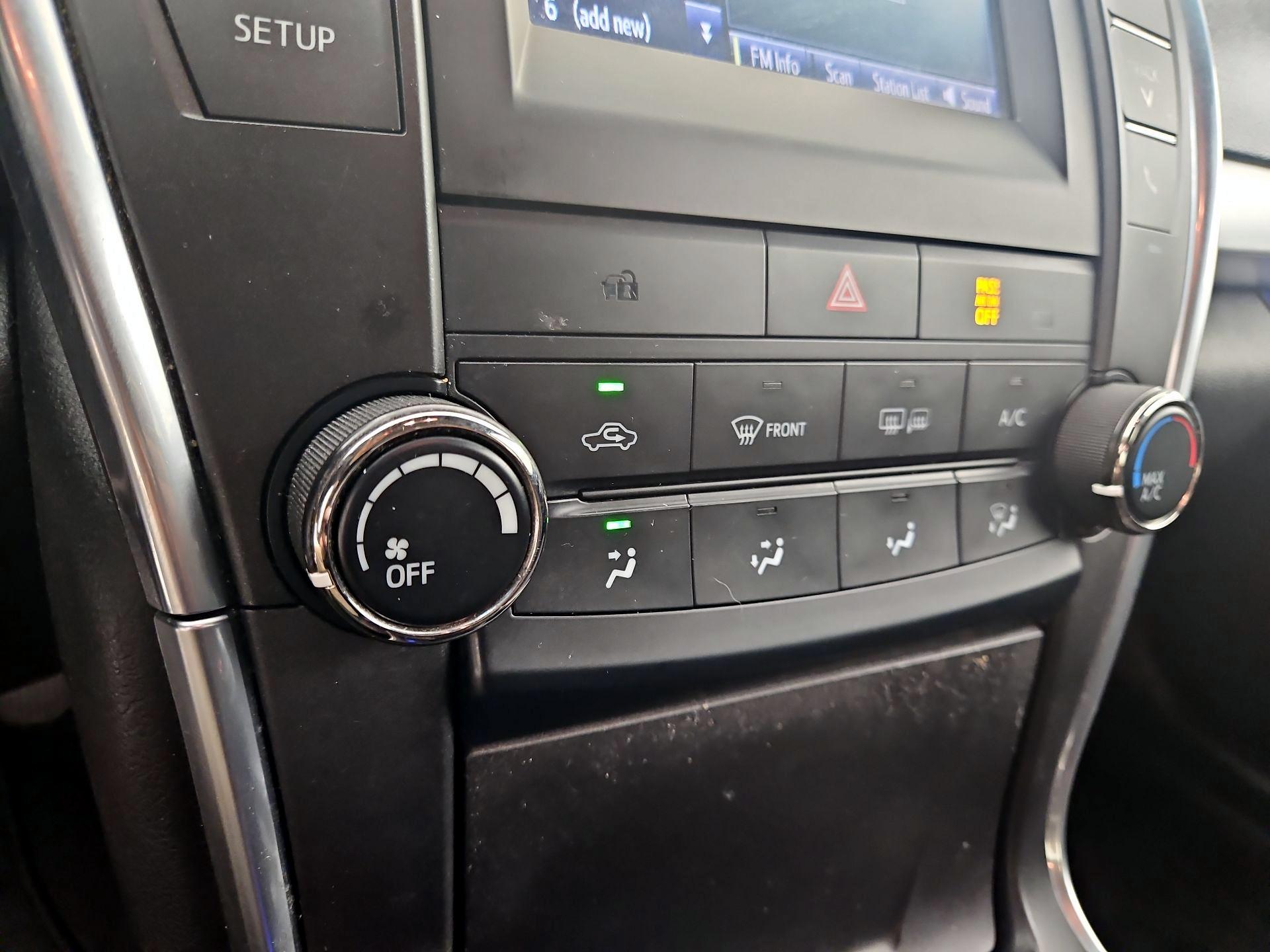 Thumbnail: 2017 Toyota Camry - 16