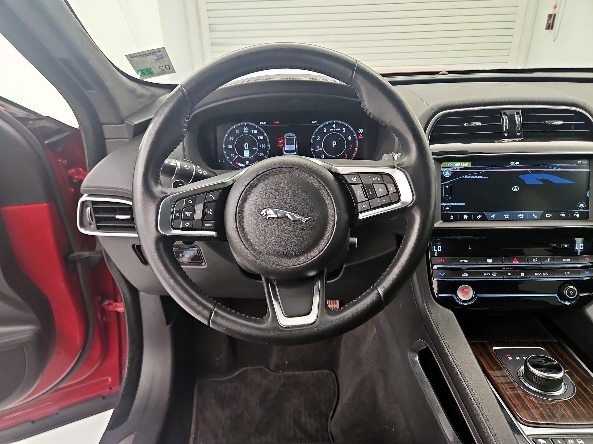 Thumbnail: 2019 Jaguar F-Pace - 10