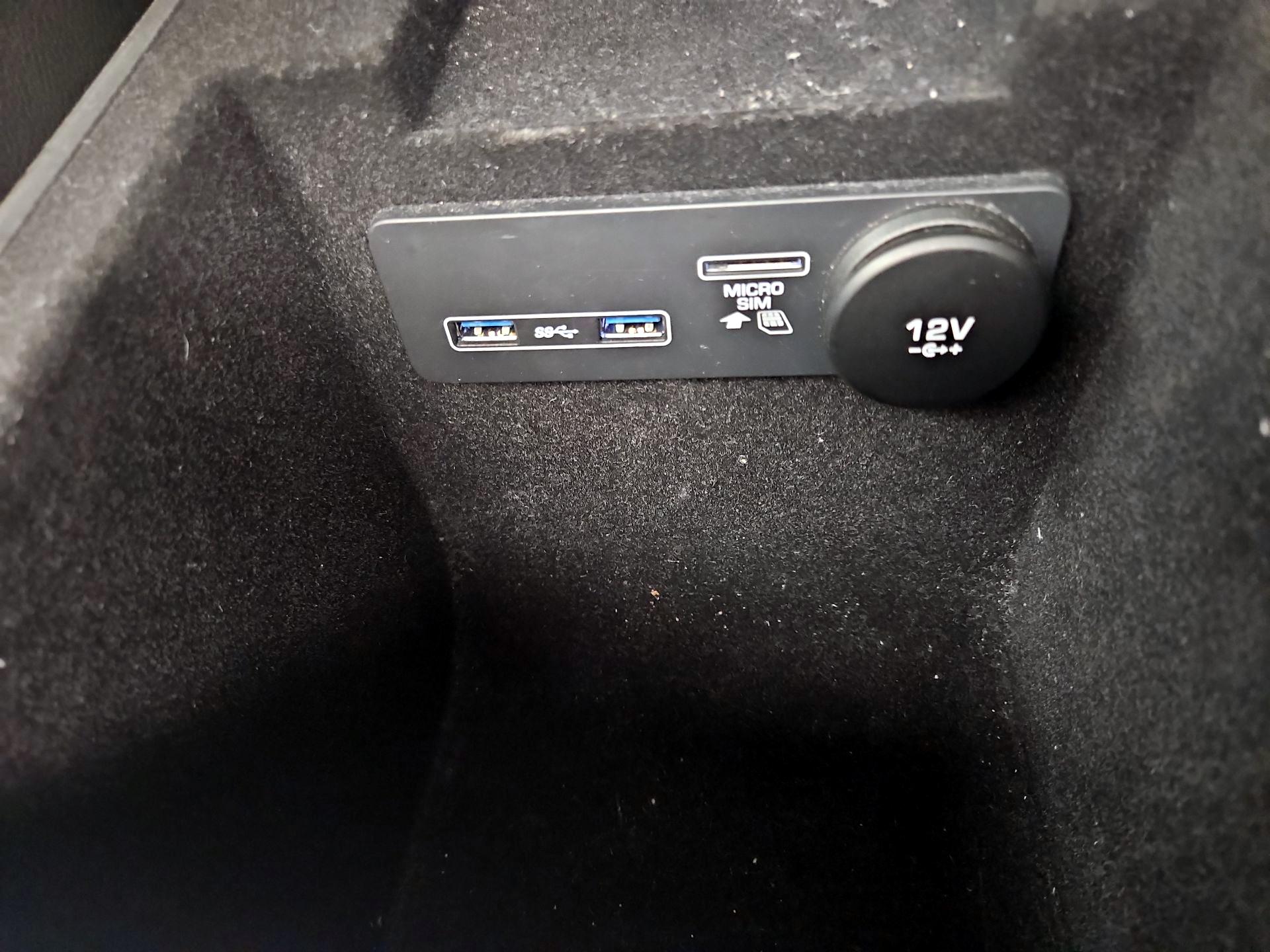 Thumbnail: 2019 Jaguar F-Pace - 19