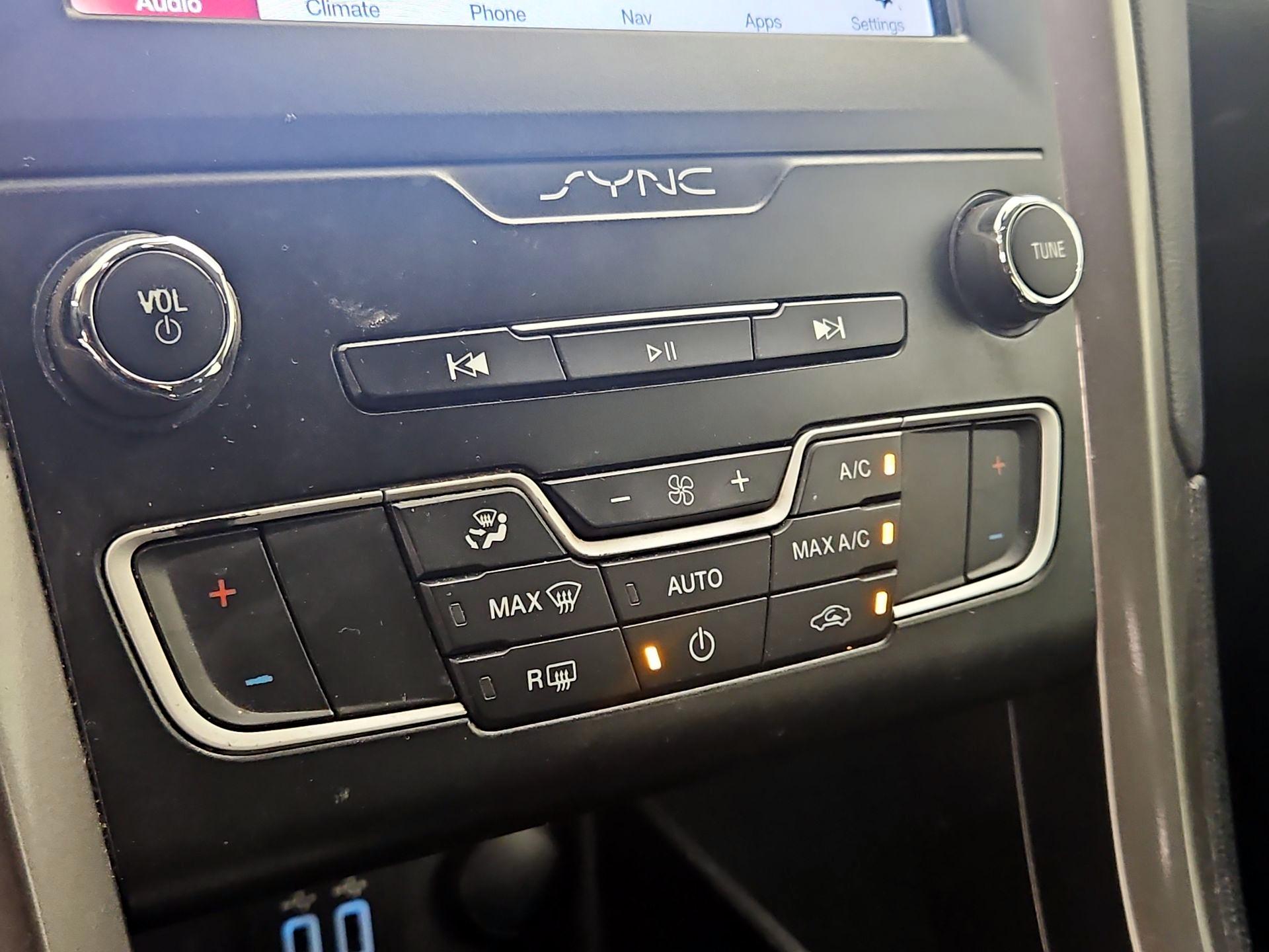 Thumbnail: 2019 Ford Fusion - 17