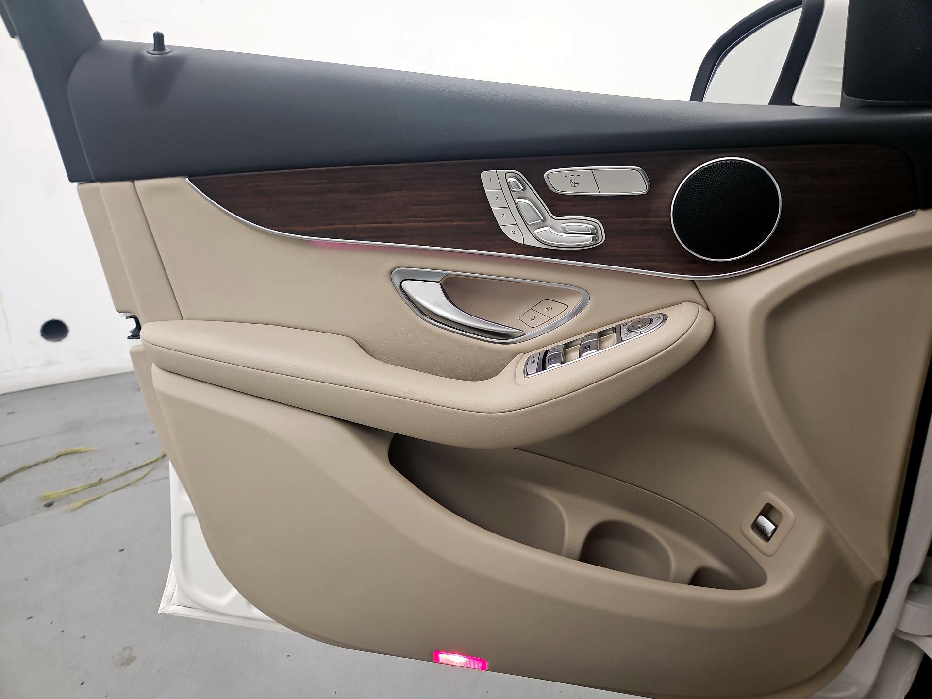 Thumbnail: 2022 Mercedes-Benz GLC - 12