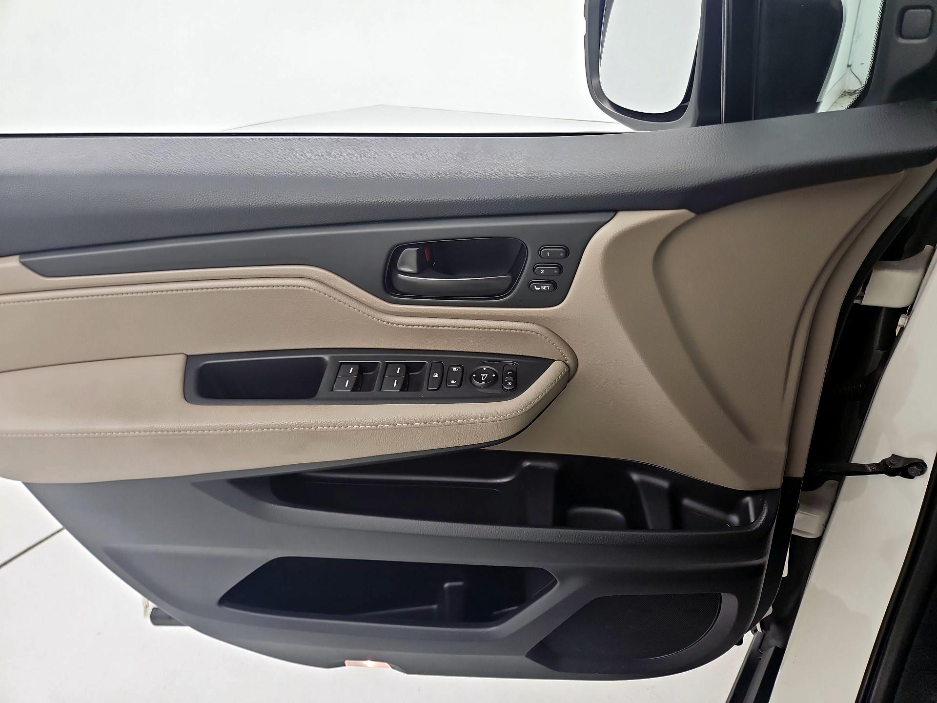 Thumbnail: 2018 Honda Odyssey - 12