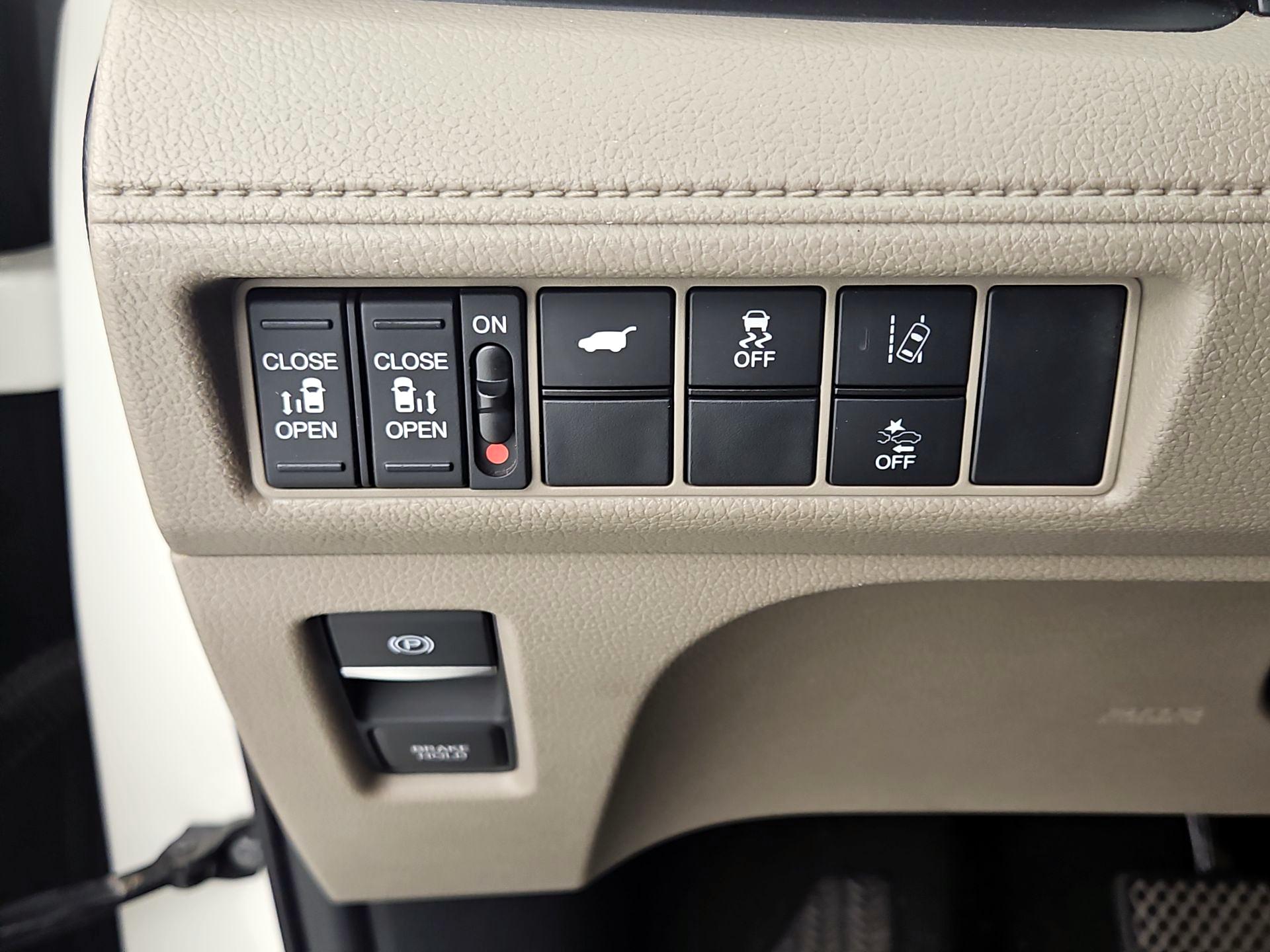 Thumbnail: 2018 Honda Odyssey - 13
