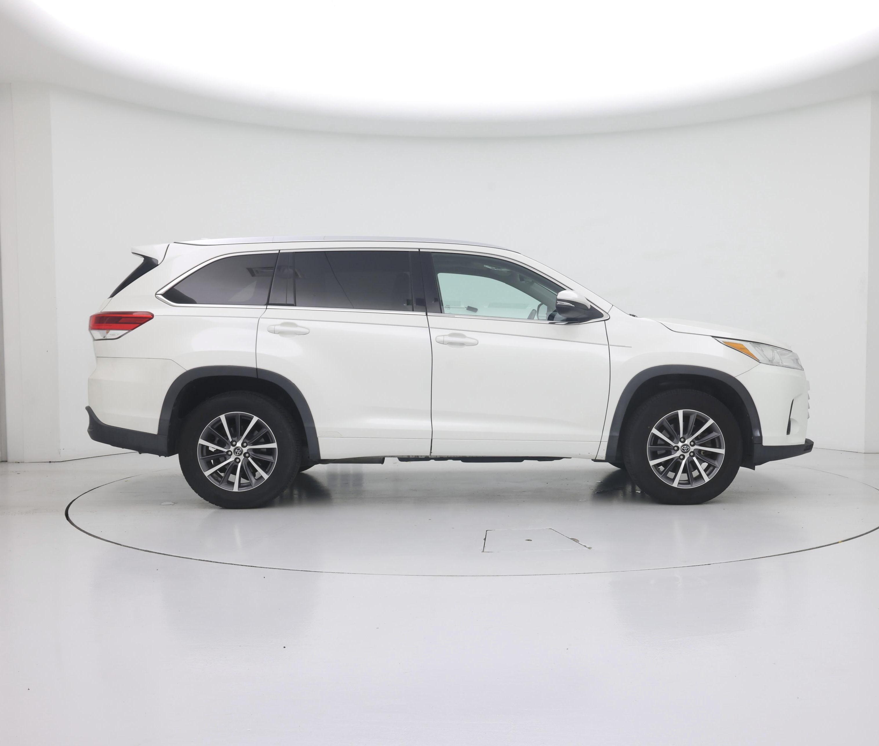Thumbnail: 2018 Toyota Highlander - 7