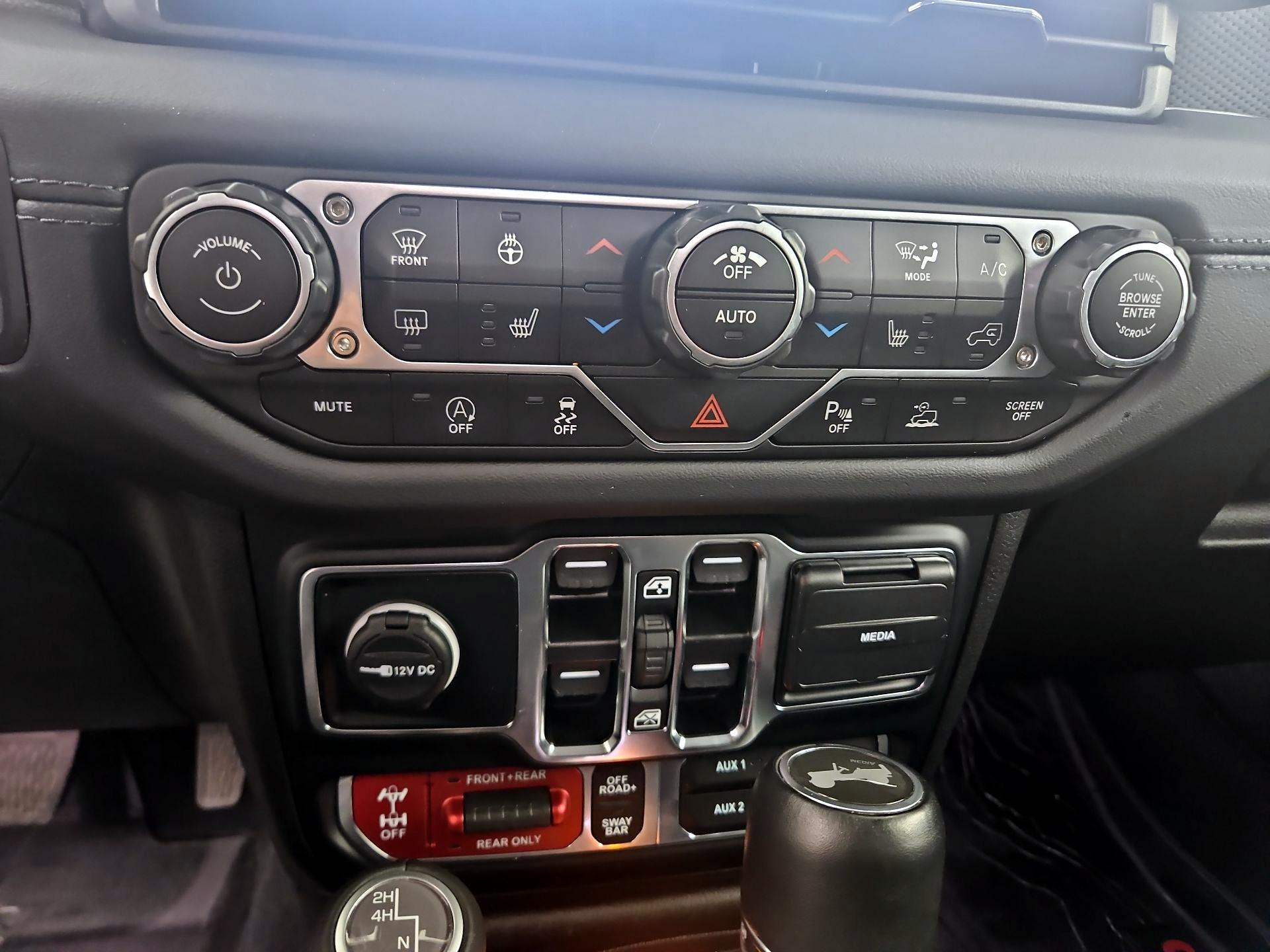 Thumbnail: 2024 Jeep Wrangler - 17