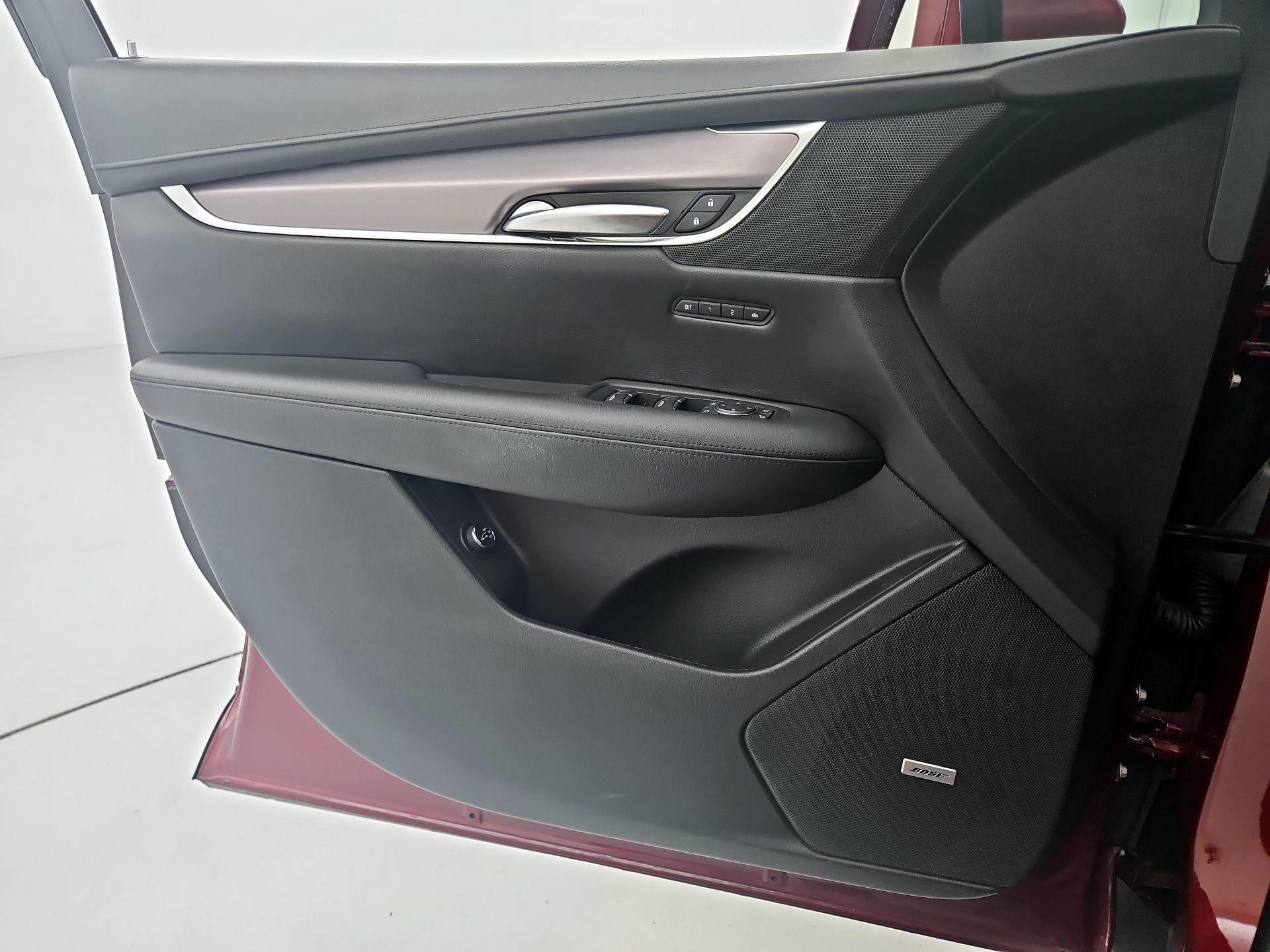 Thumbnail: 2018 Cadillac XT5 - 12