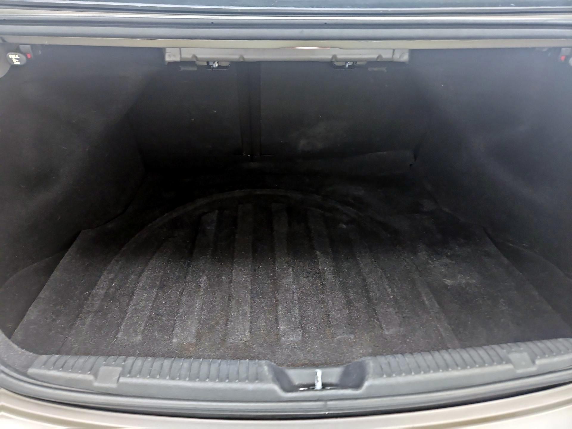 Thumbnail: 2015 Hyundai Elantra - 18