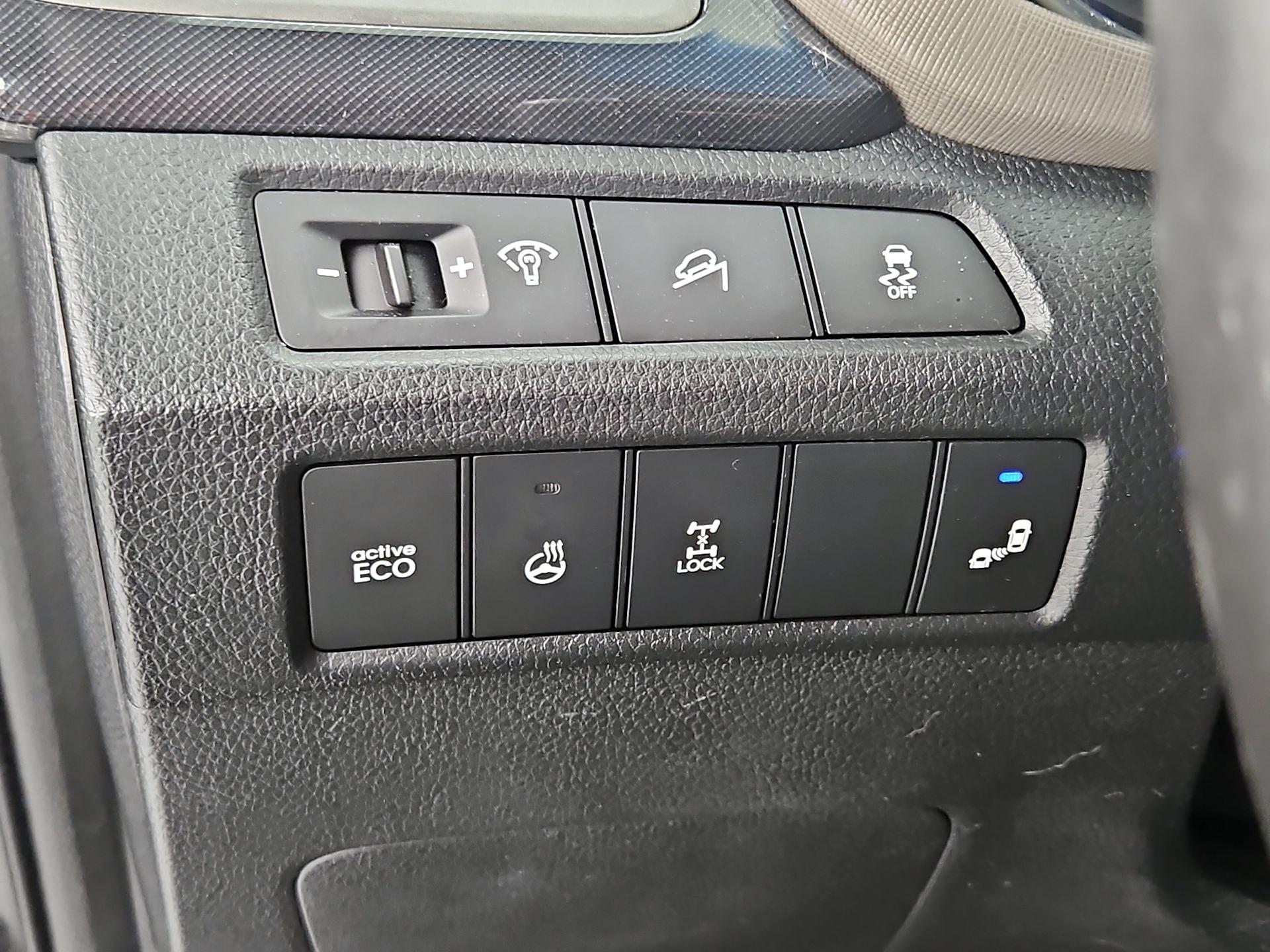 Thumbnail: 2014 Hyundai Santa Fe - 13