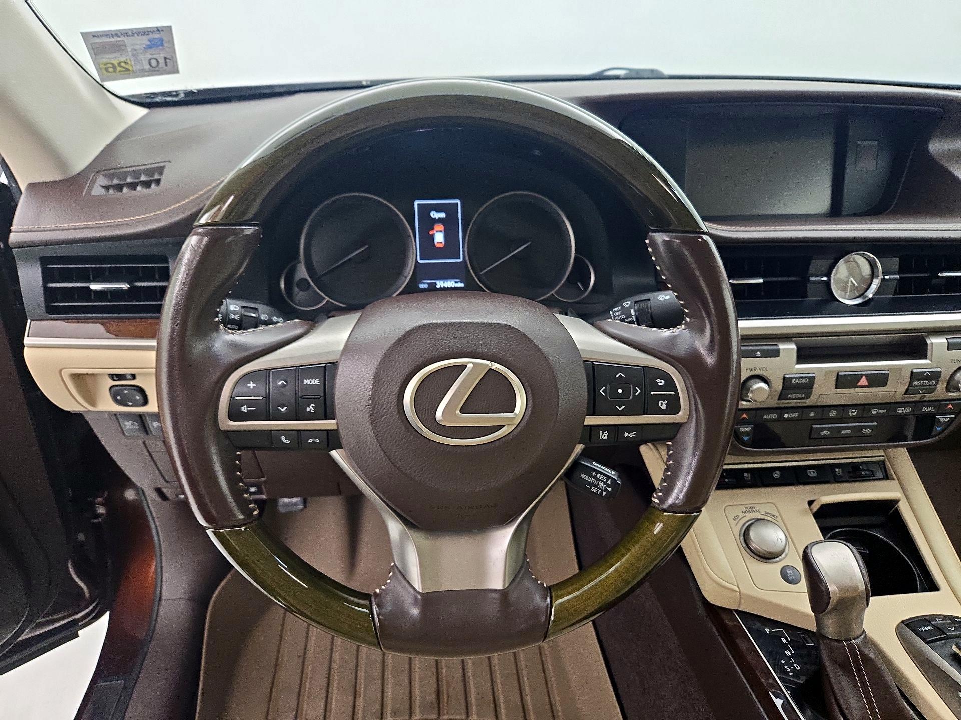 Thumbnail: 2017 Lexus ES - 10