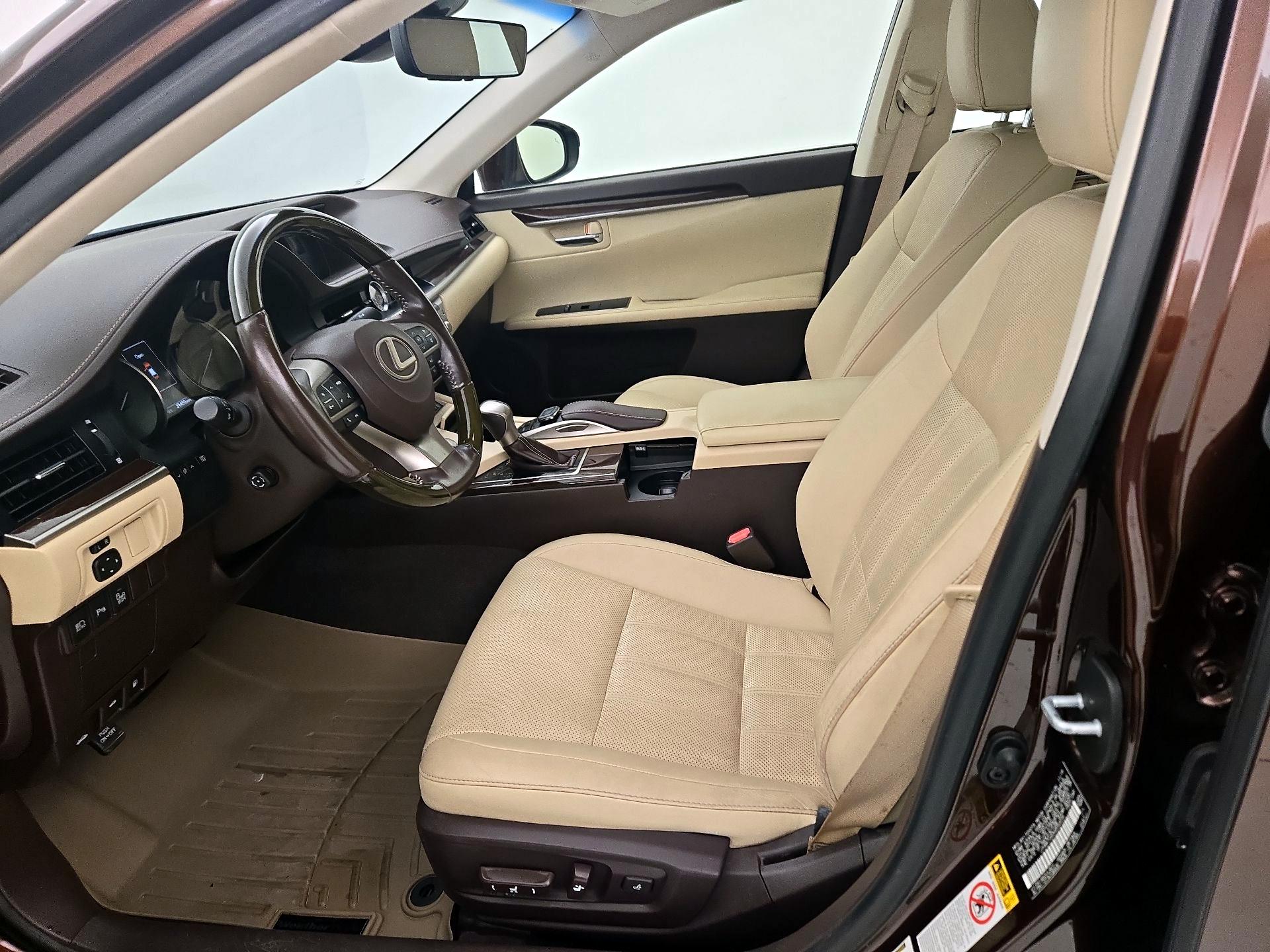 Thumbnail: 2017 Lexus ES - 11