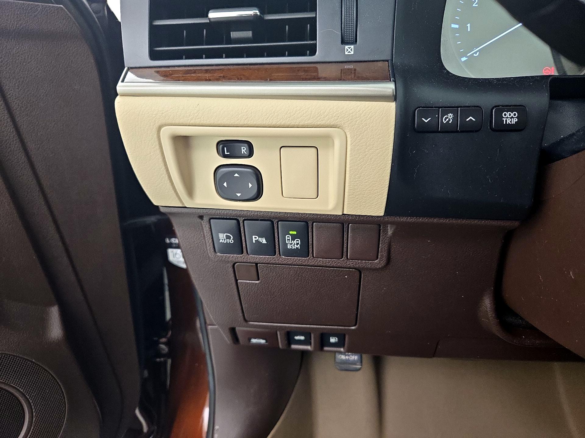 Thumbnail: 2017 Lexus ES - 13