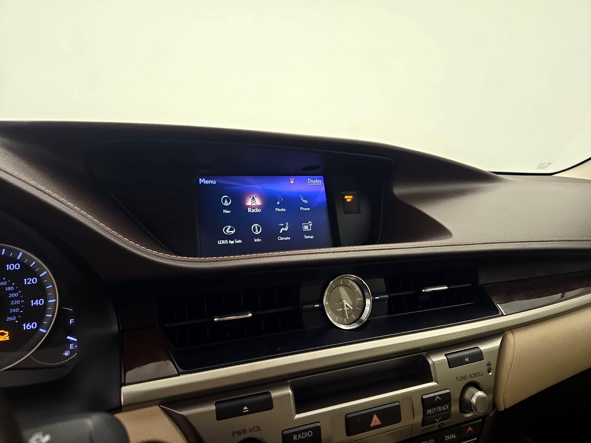 Thumbnail: 2017 Lexus ES - 15