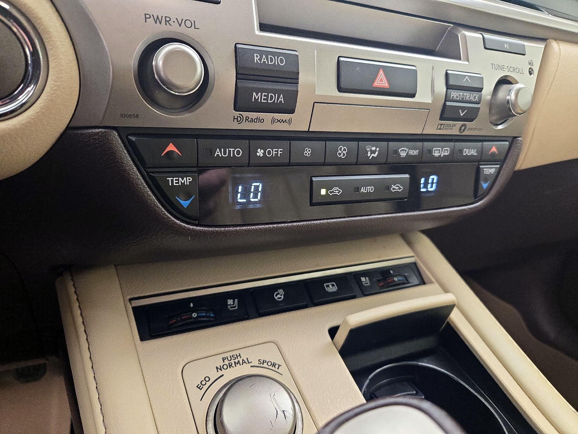 Thumbnail: 2017 Lexus ES - 16