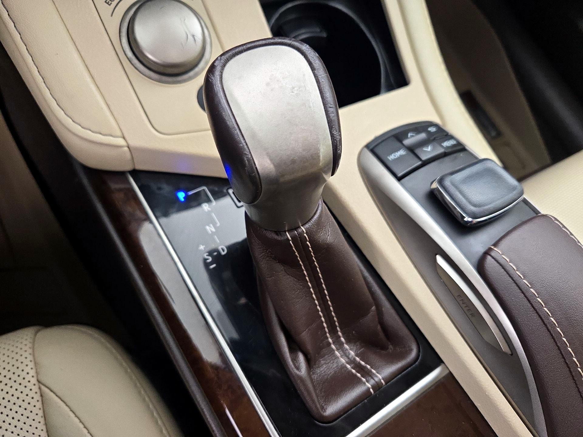 Thumbnail: 2017 Lexus ES - 17