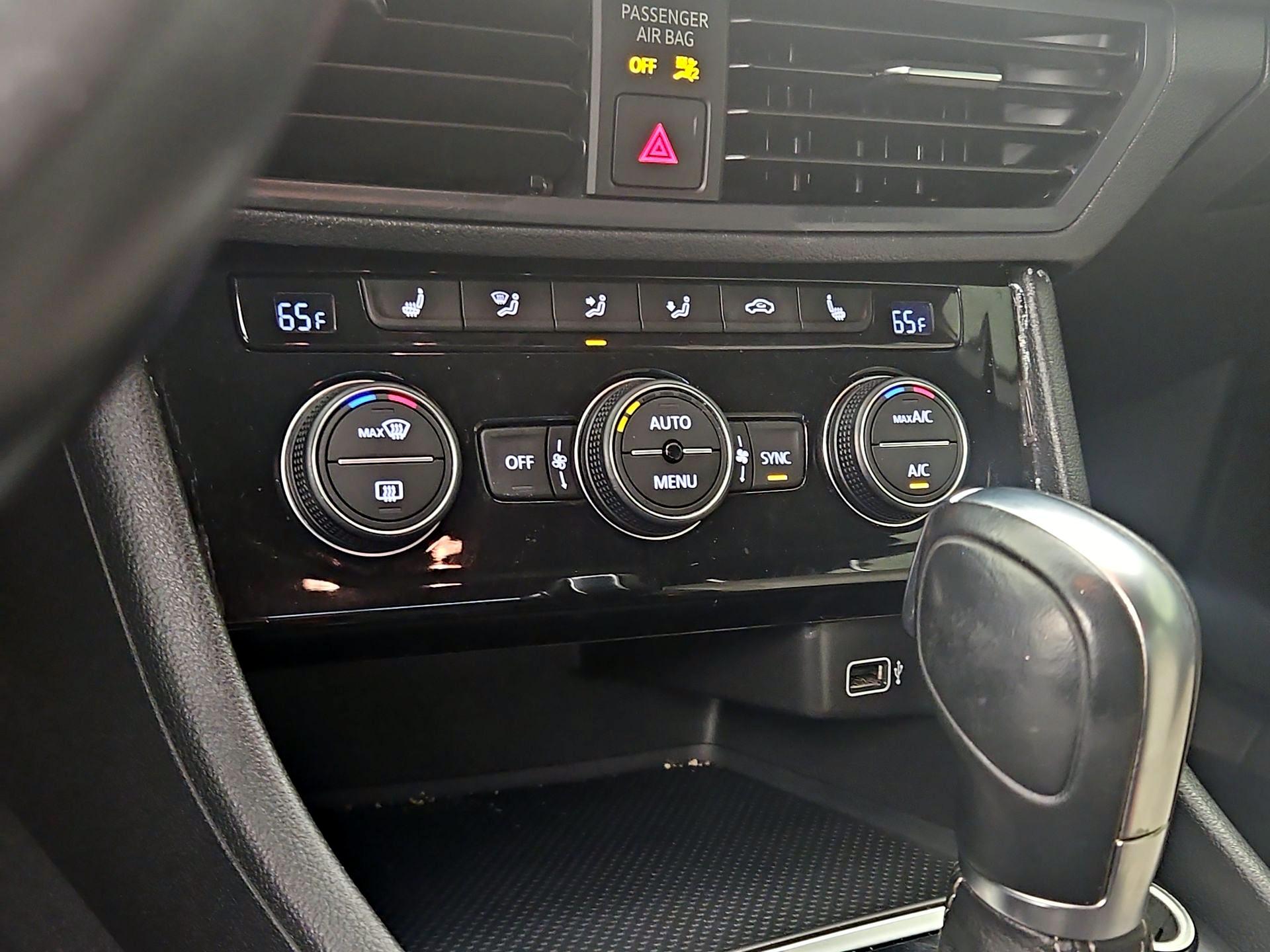 Thumbnail: 2019 Volkswagen Jetta - 16