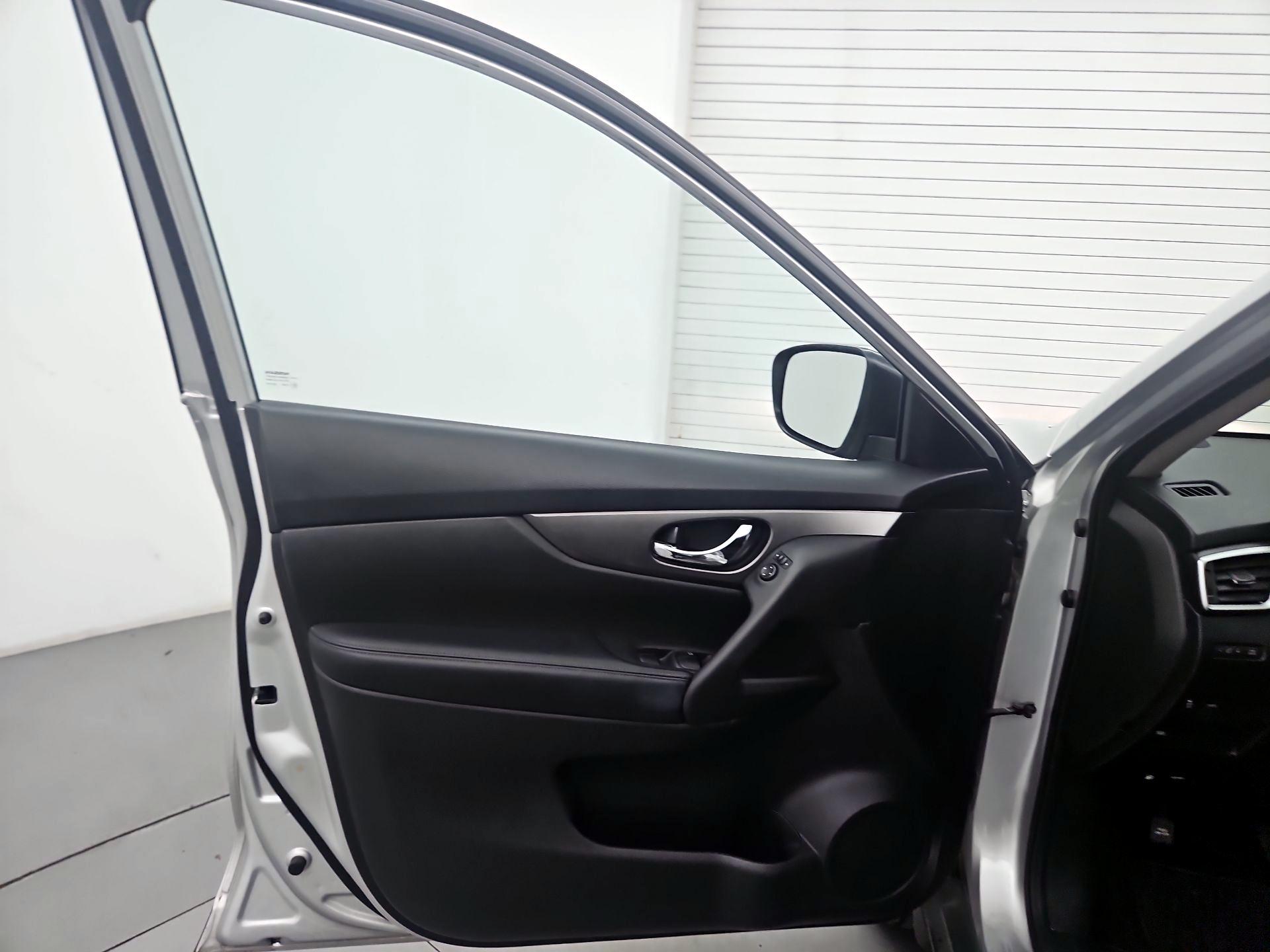 Thumbnail: 2016 Nissan Rogue - 12