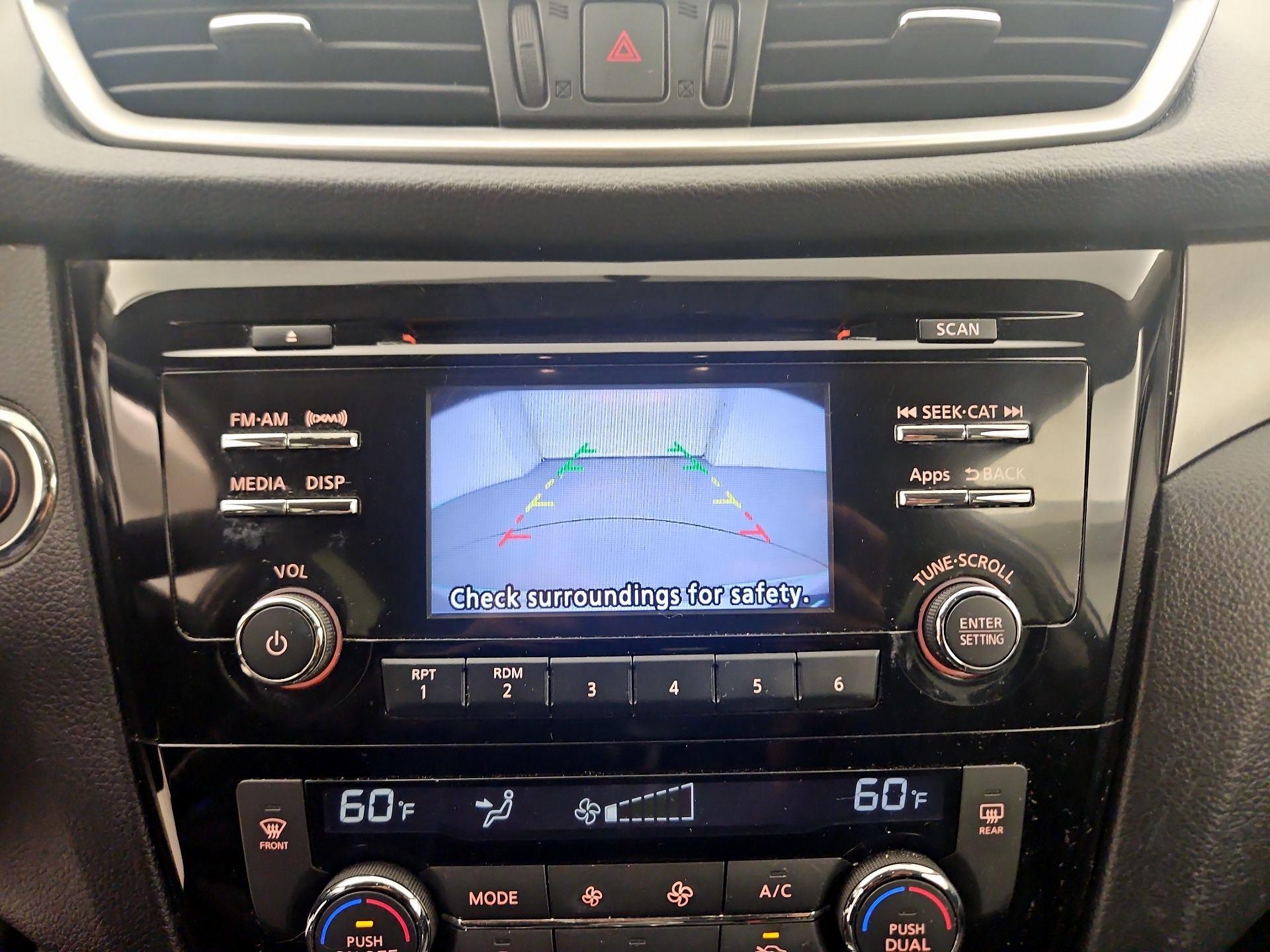 Thumbnail: 2016 Nissan Rogue - 14