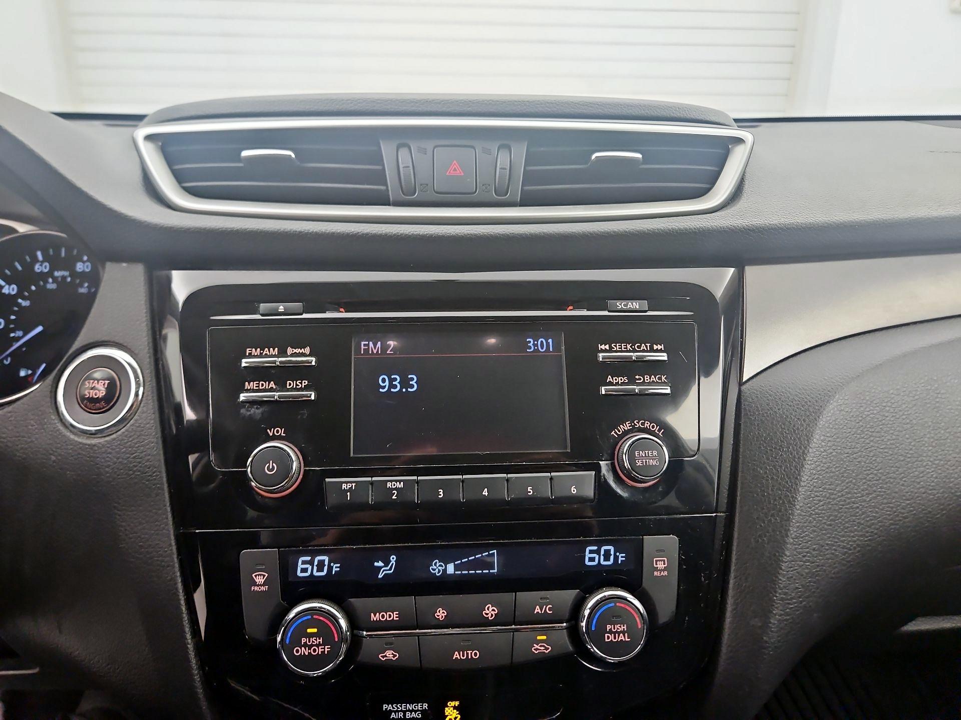 Thumbnail: 2016 Nissan Rogue - 15