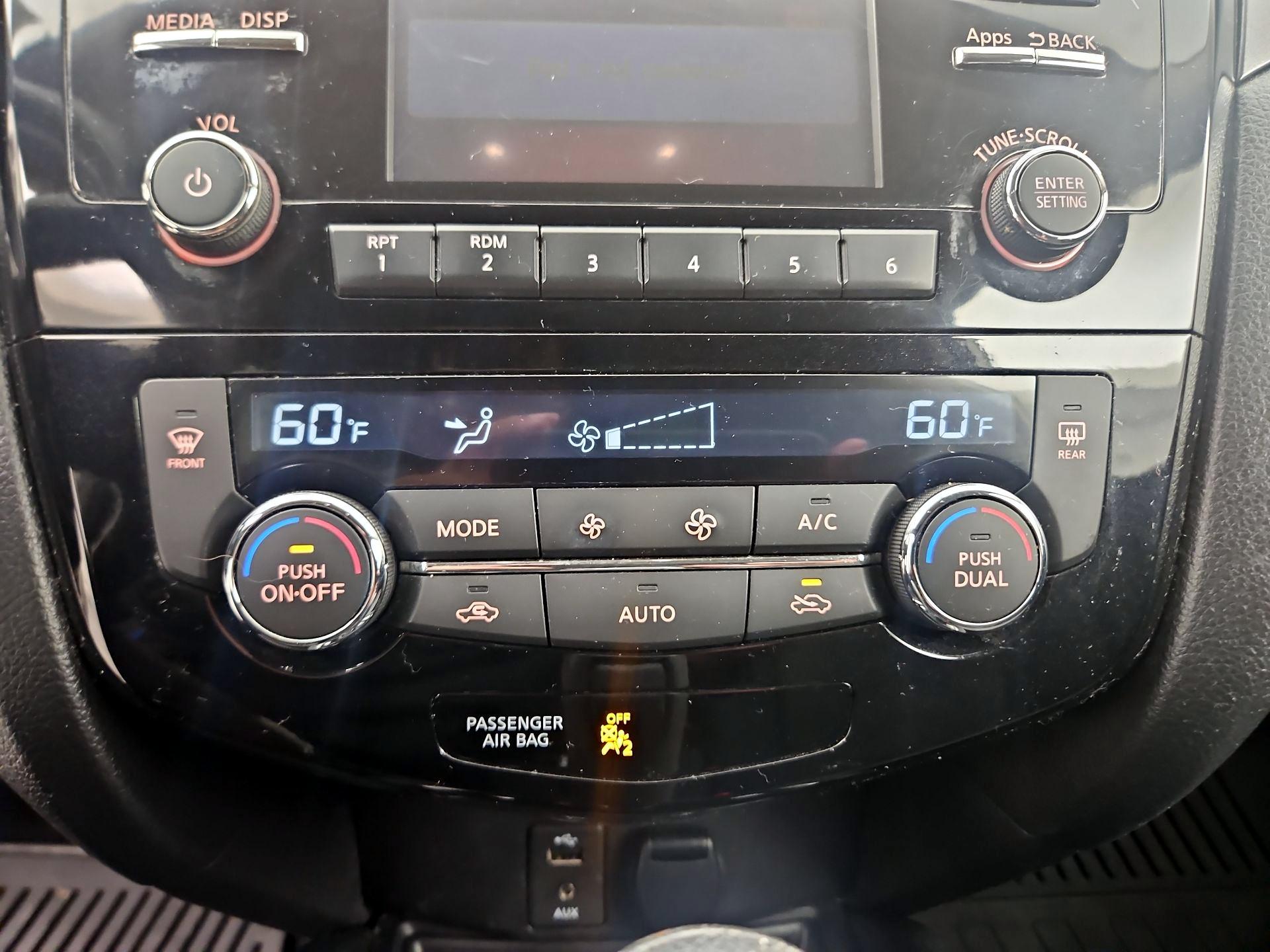 Thumbnail: 2016 Nissan Rogue - 16