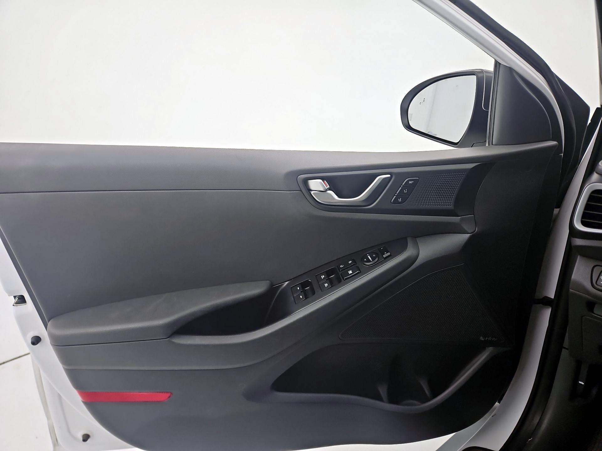 Thumbnail: 2019 Hyundai Ioniq - 12